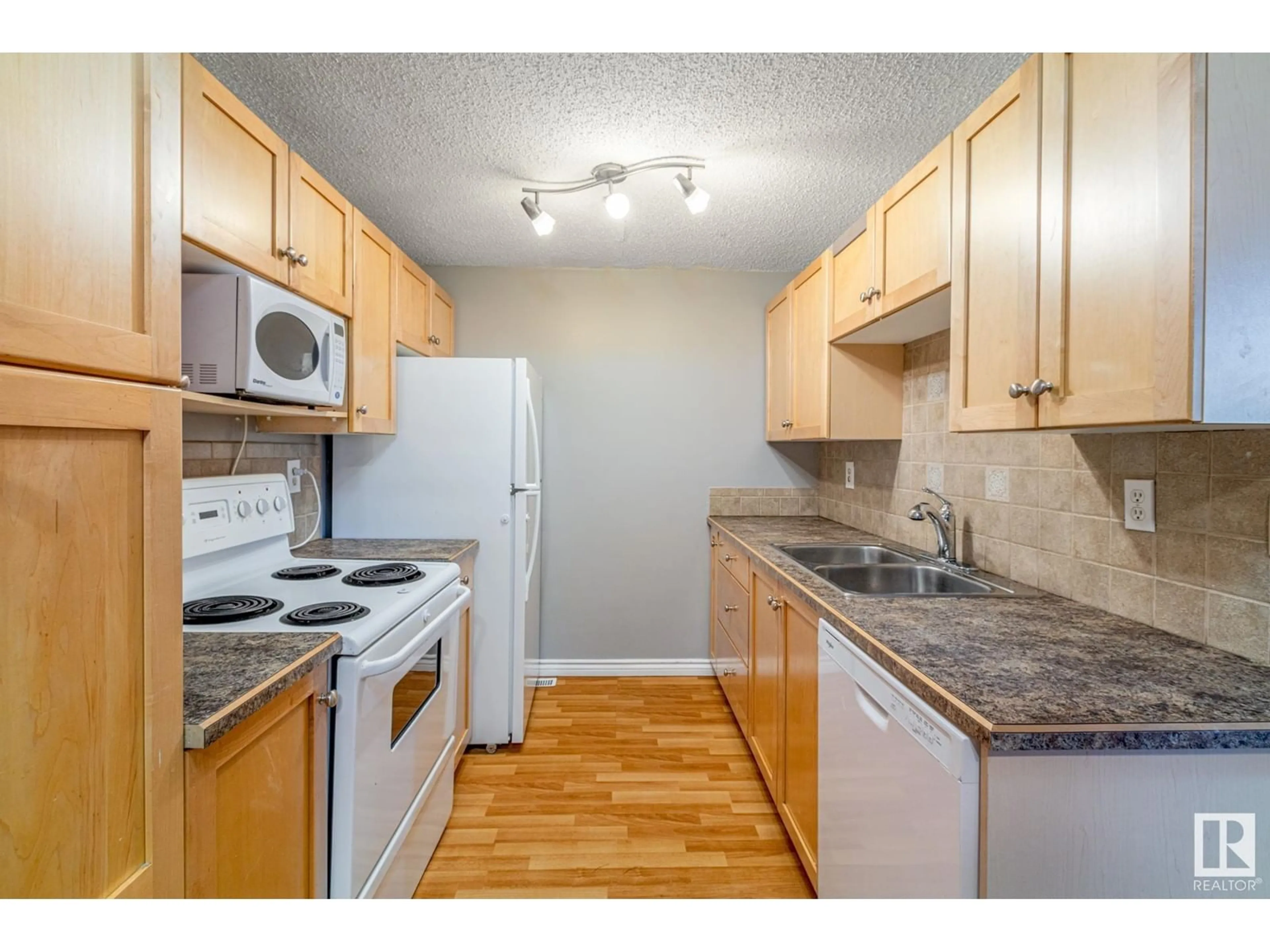 Standard kitchen, unknown for 14417 54 ST NW, Edmonton Alberta T5A3N3