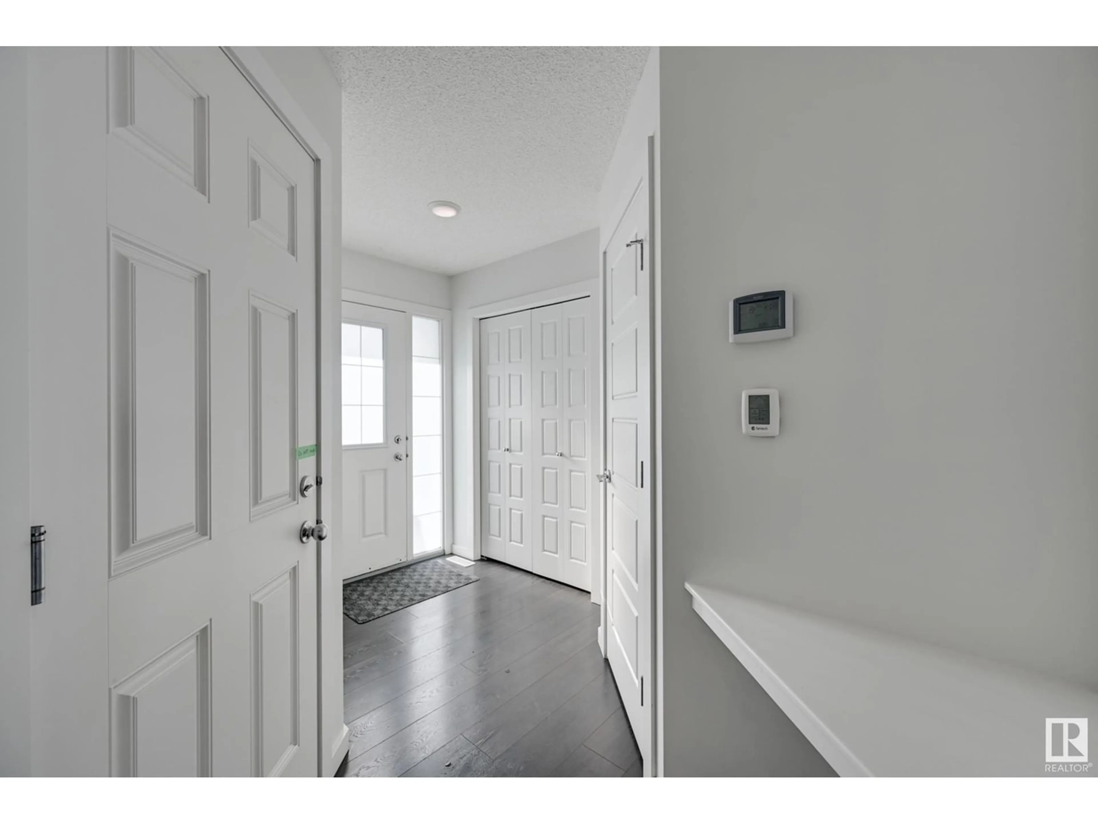 Indoor entryway for 21942 91 AV NW, Edmonton Alberta T5T6Z8