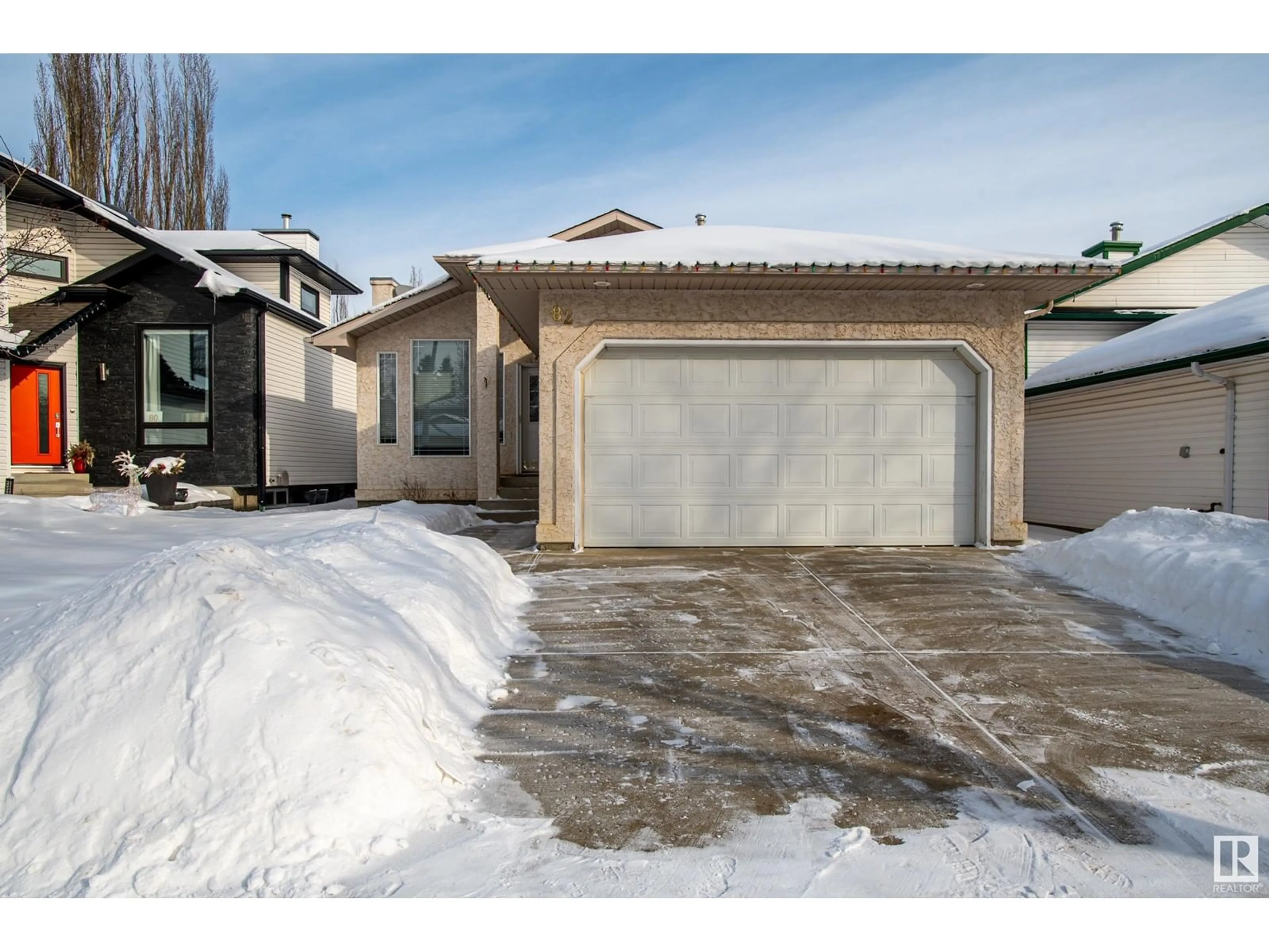 Indoor garage for 82 OAKRIDGE DR N, St. Albert Alberta T8N6L8