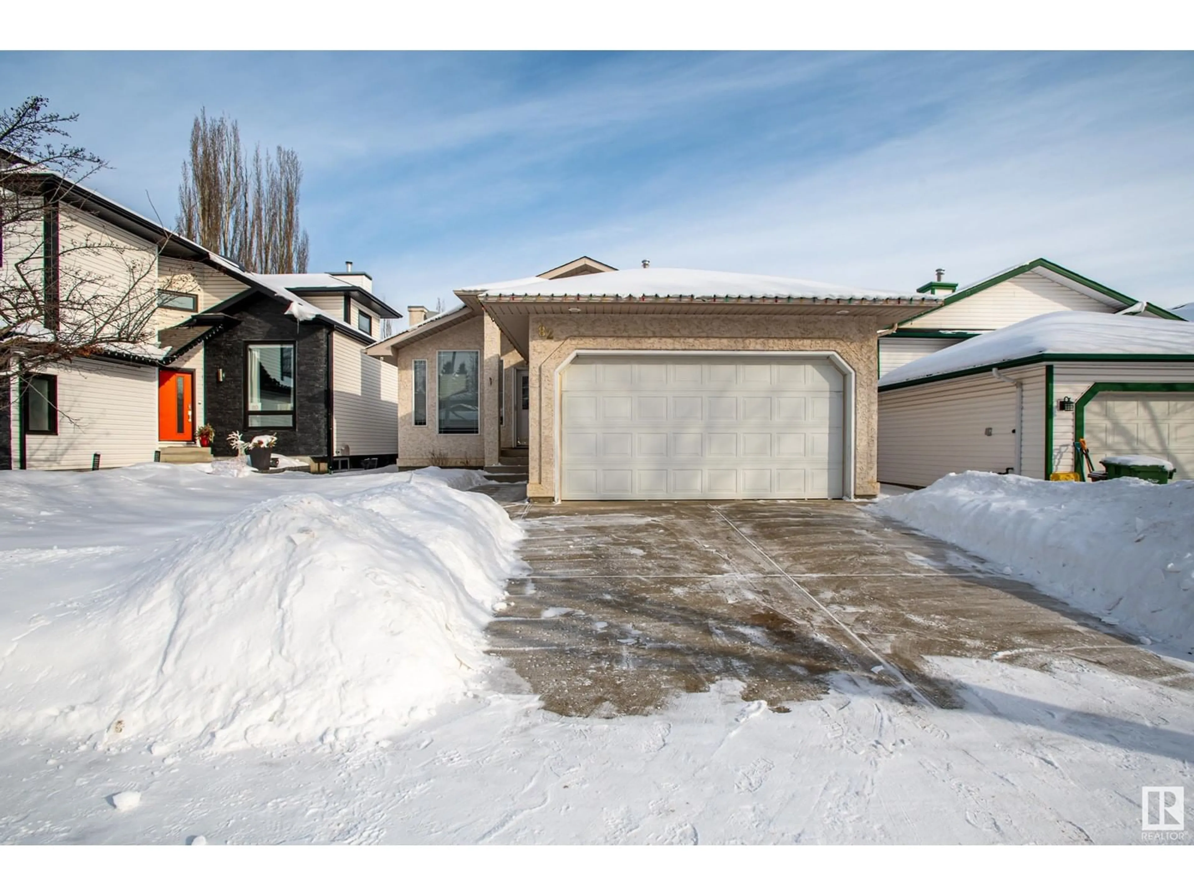 Indoor garage for 82 OAKRIDGE DR N, St. Albert Alberta T8N6L8