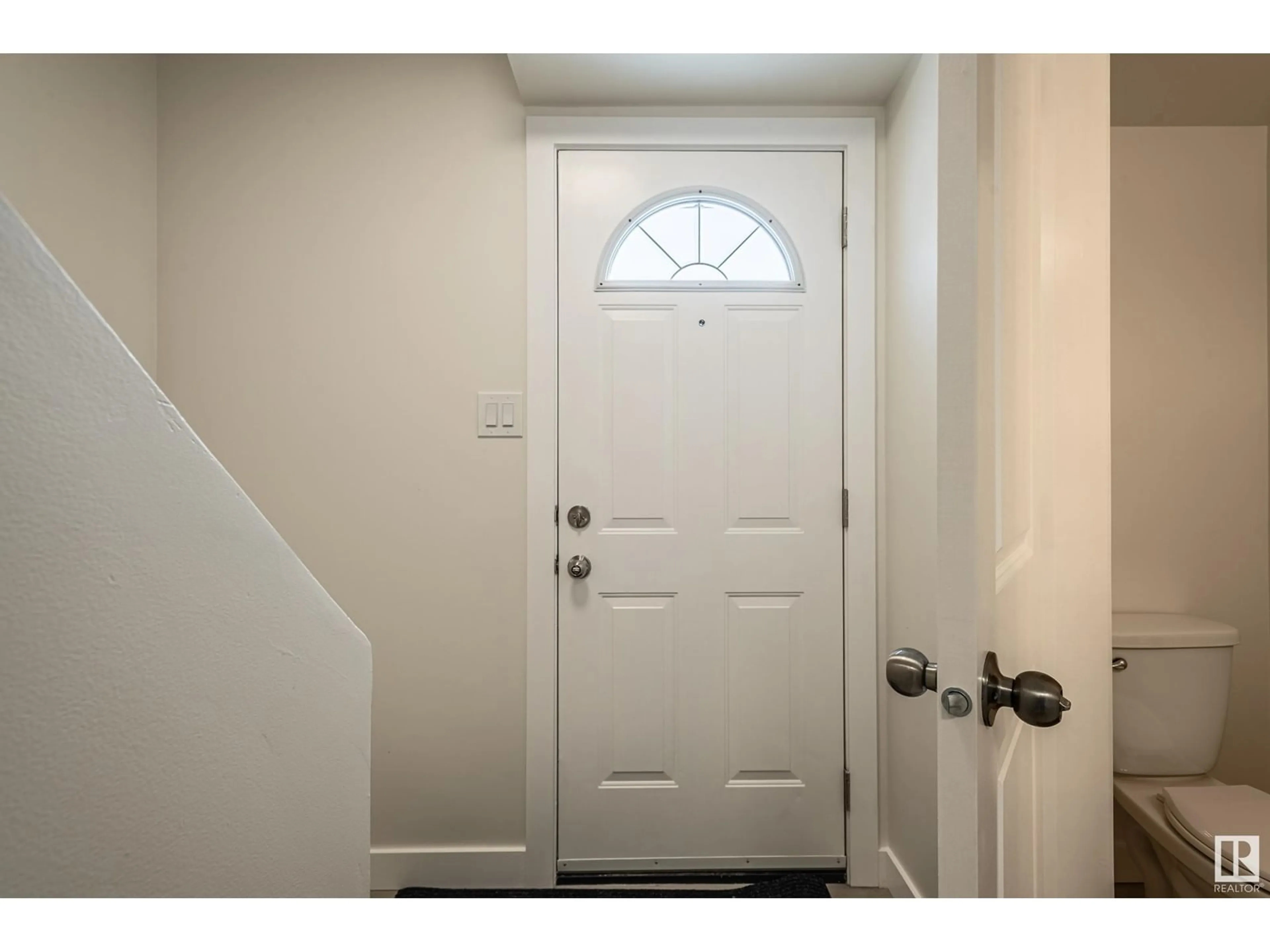 Indoor entryway for 146 DICKINSFIELD CO NW, Edmonton Alberta T5E5V8