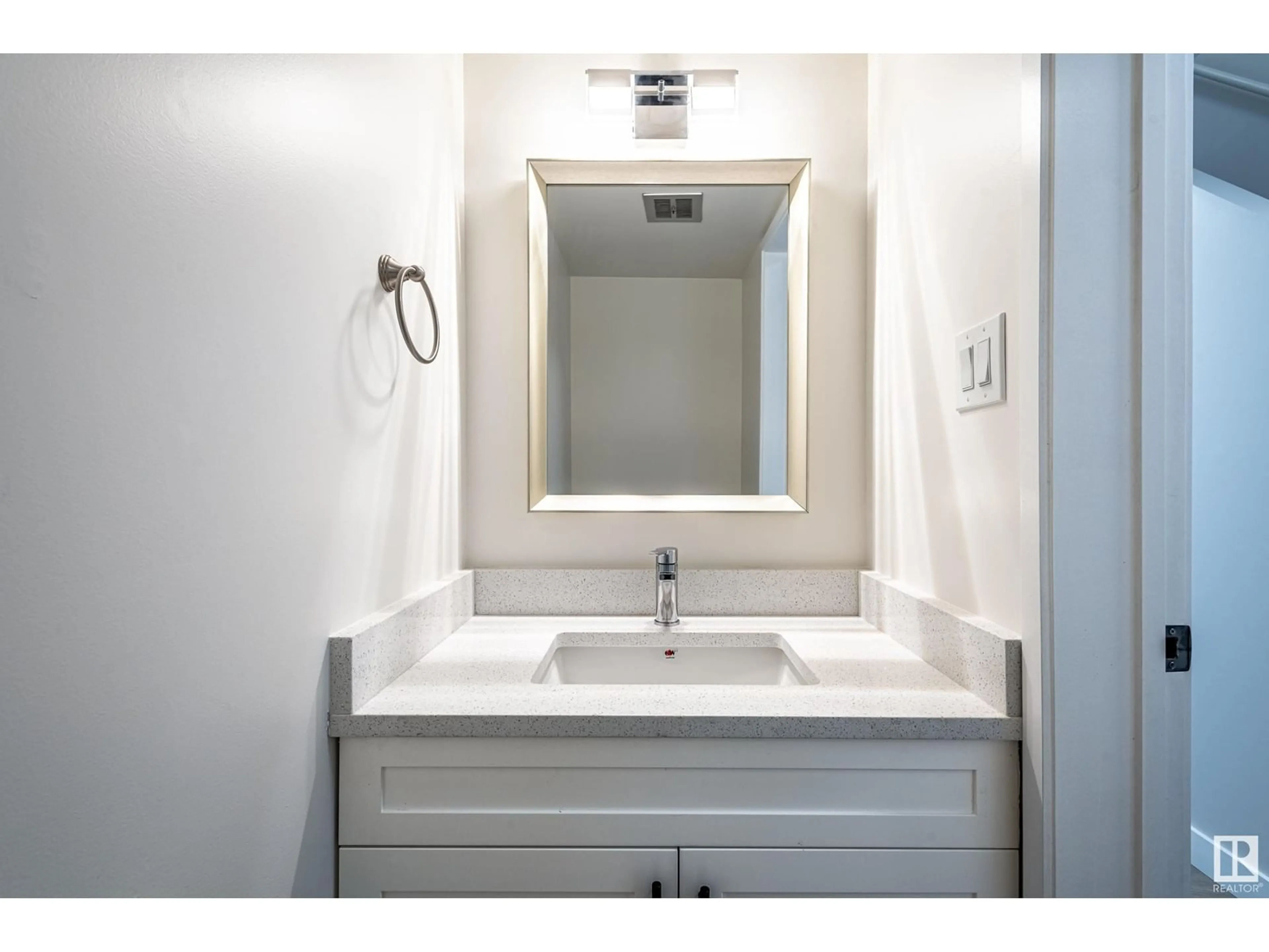 Standard bathroom, ceramic/tile floor for 146 DICKINSFIELD CO NW, Edmonton Alberta T5E5V8