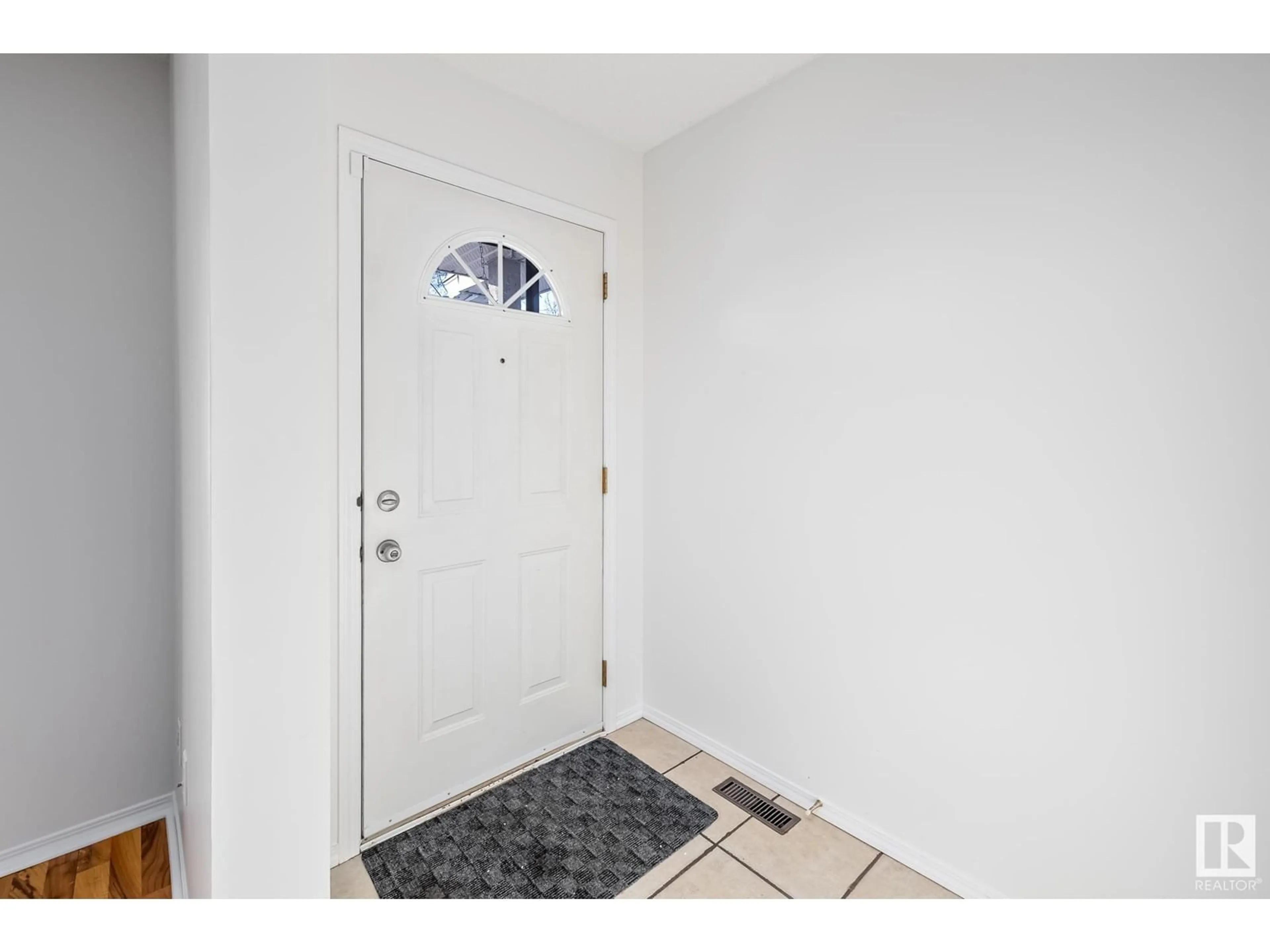 Indoor entryway for 10684 63 AV NW, Edmonton Alberta T6H1P6