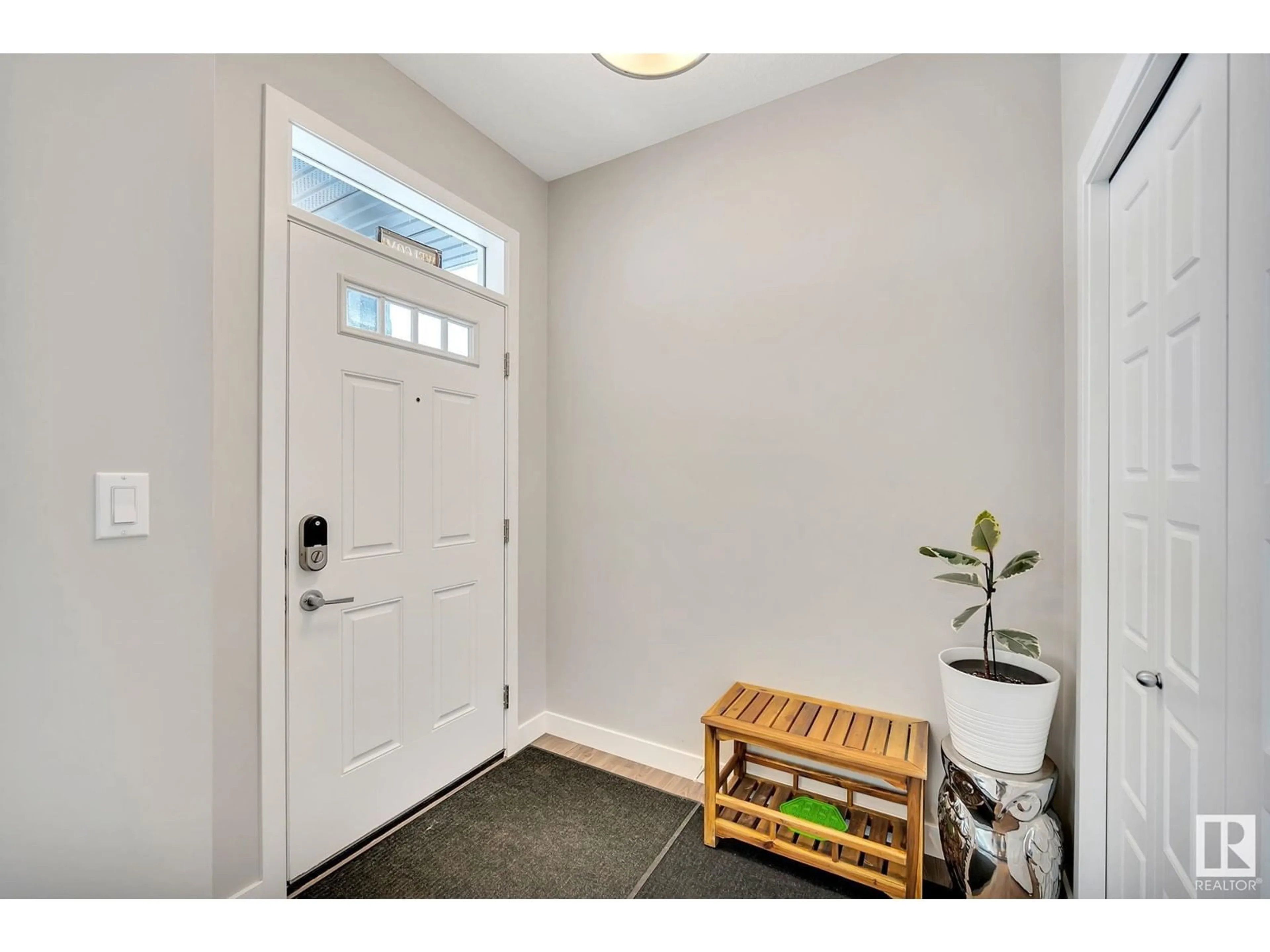 Indoor entryway for 4128 CHAPPELLE GR SW, Edmonton Alberta T6W3R2