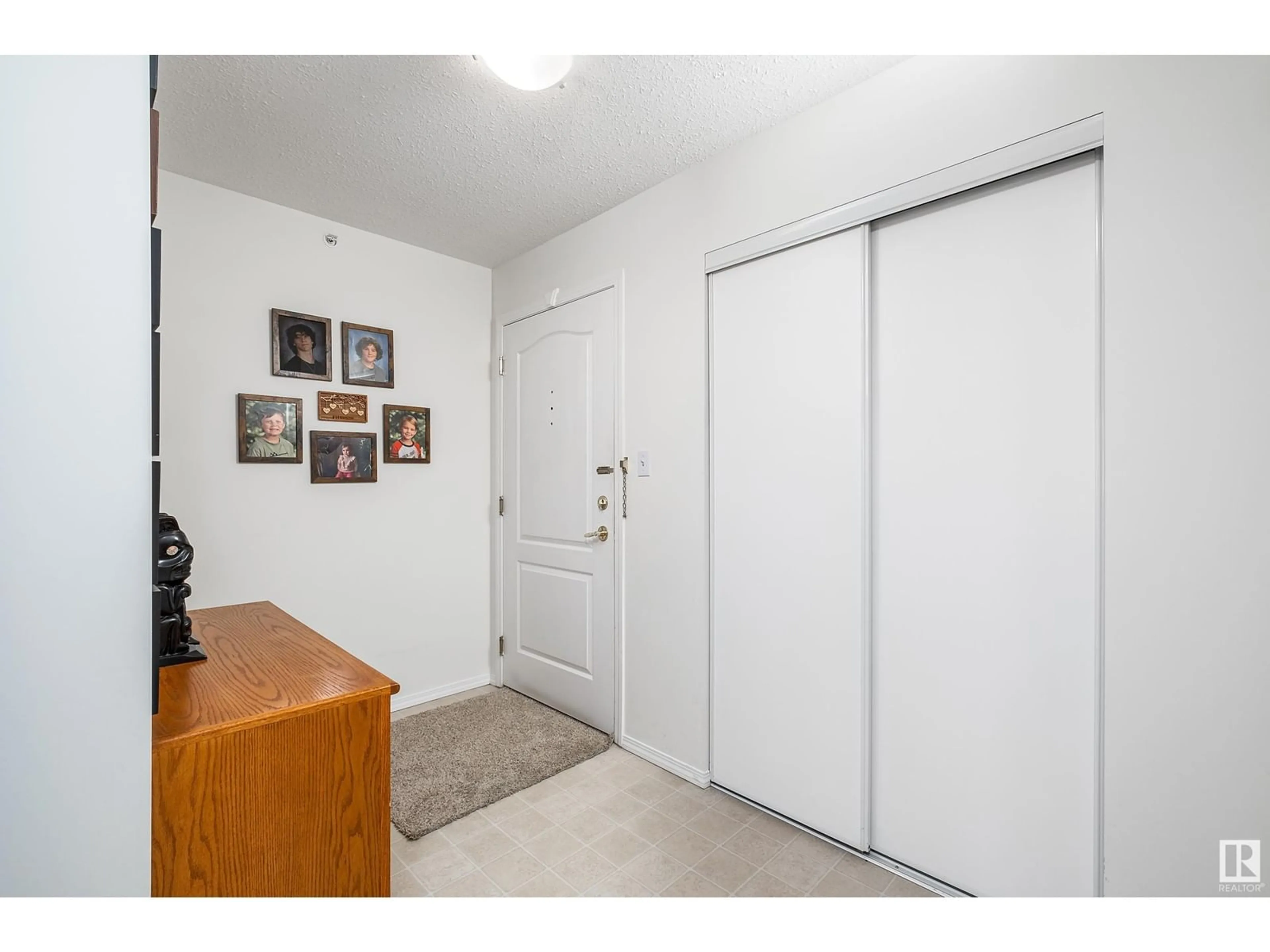 Indoor entryway for #412 4700 43 AV, Stony Plain Alberta T7S2S6