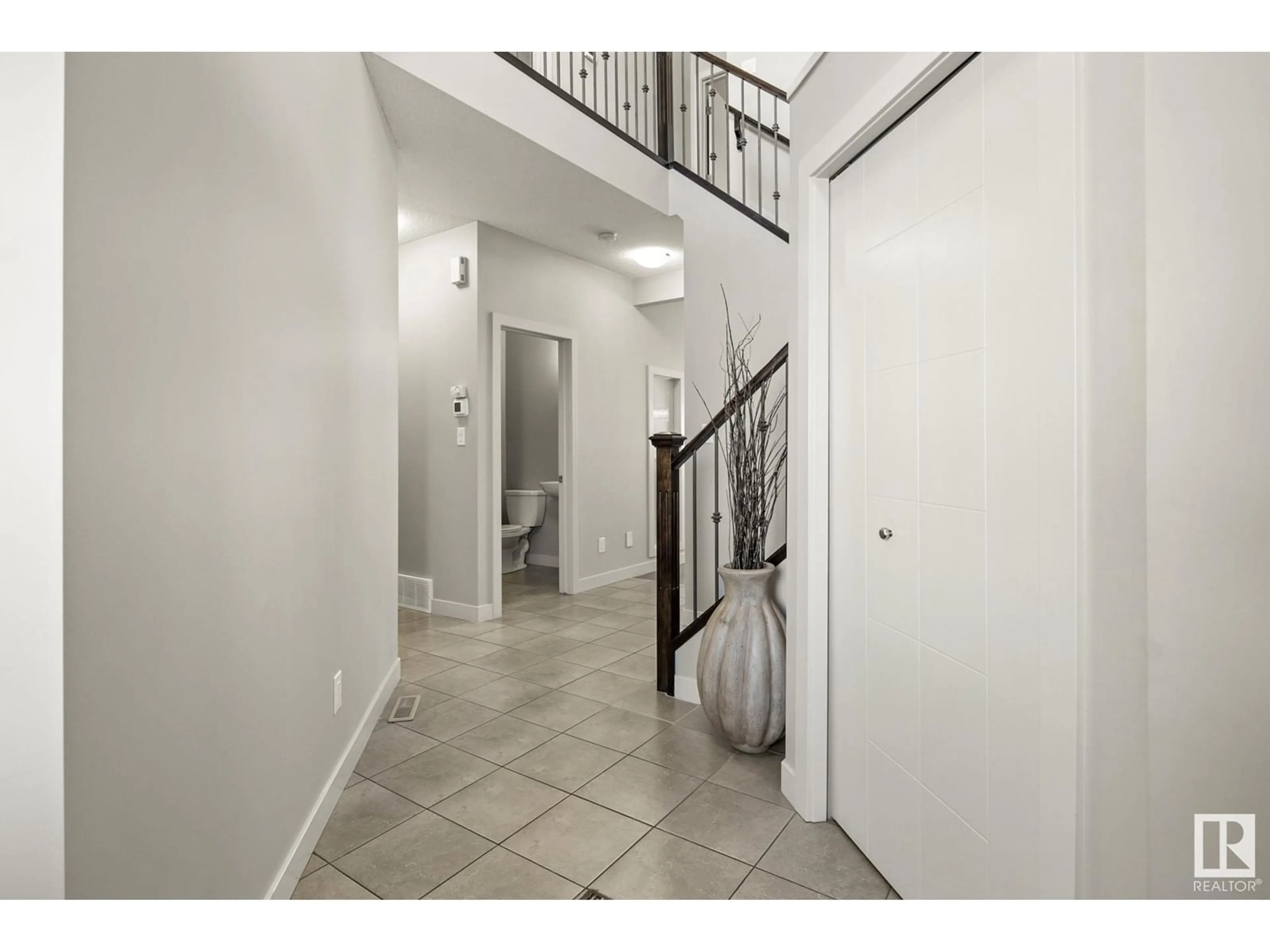 Indoor entryway for SW - 1531 CHAPMAN WY, Edmonton Alberta T6W0Z1