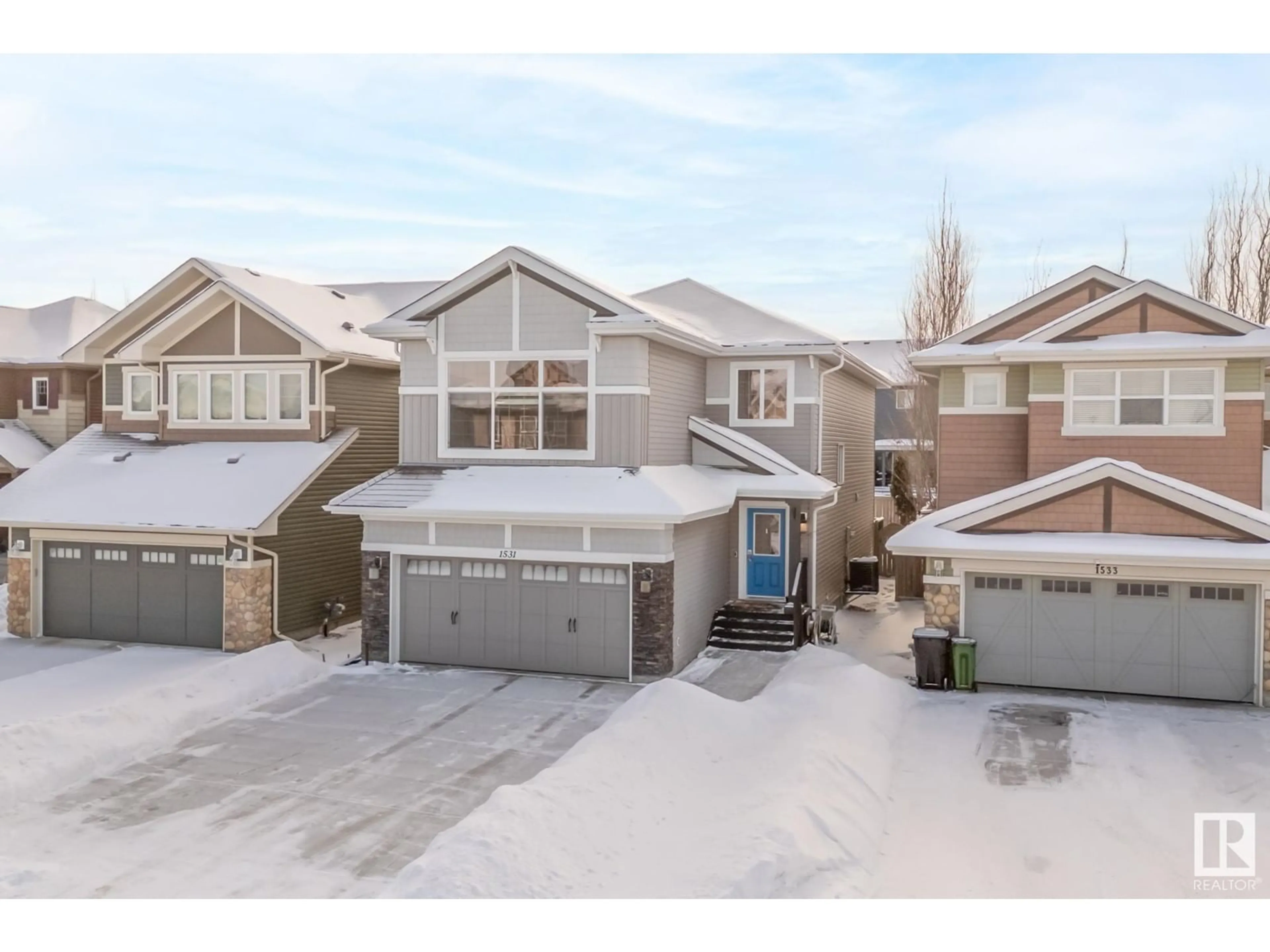 A pic from outside/outdoor area/front of a property/back of a property/a pic from drone, street for 1531 CHAPMAN WY SW, Edmonton Alberta T6W0Z1