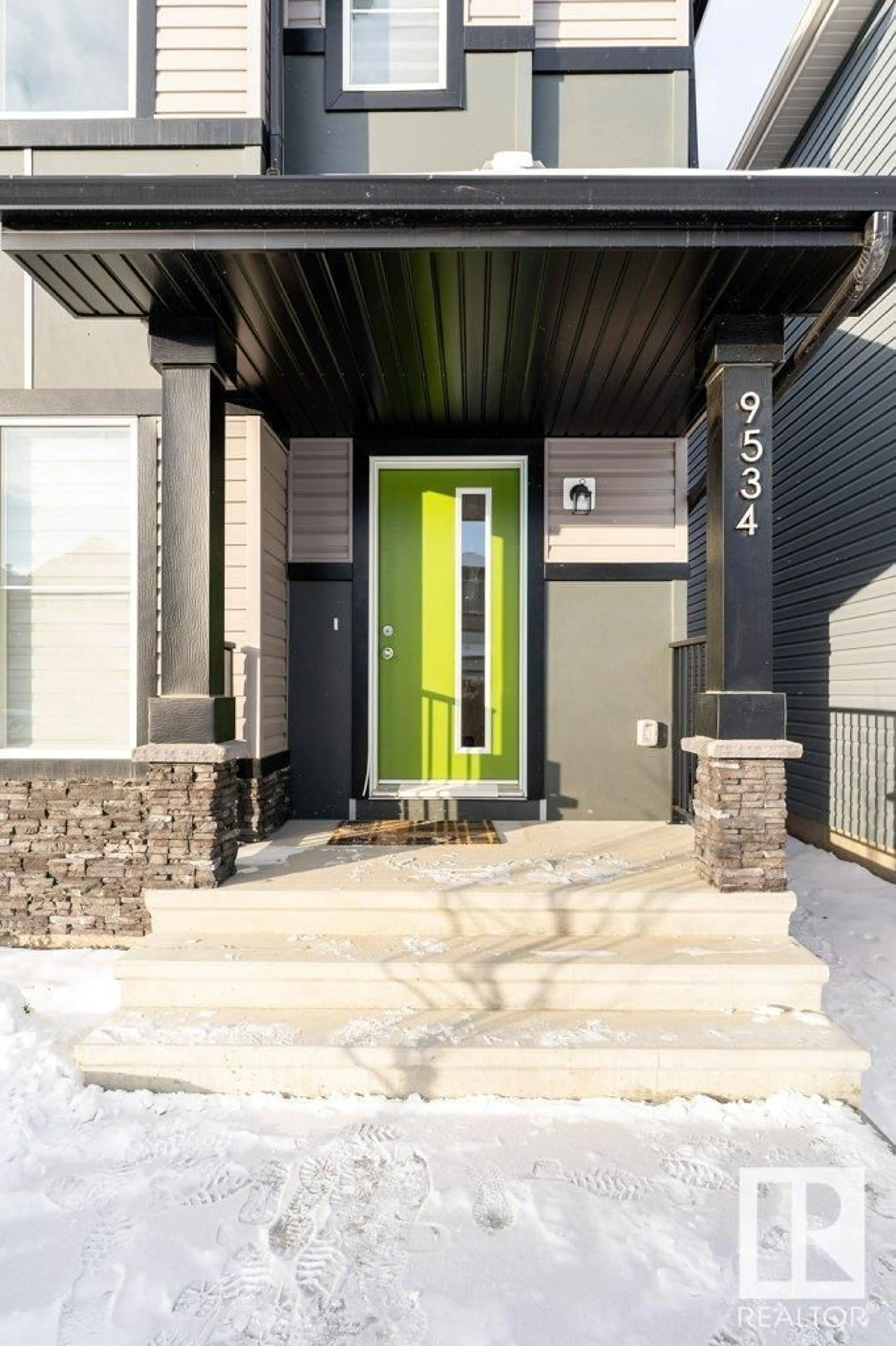 Indoor entryway for 9534 CARSON BEND SW, Edmonton Alberta T6W5H6