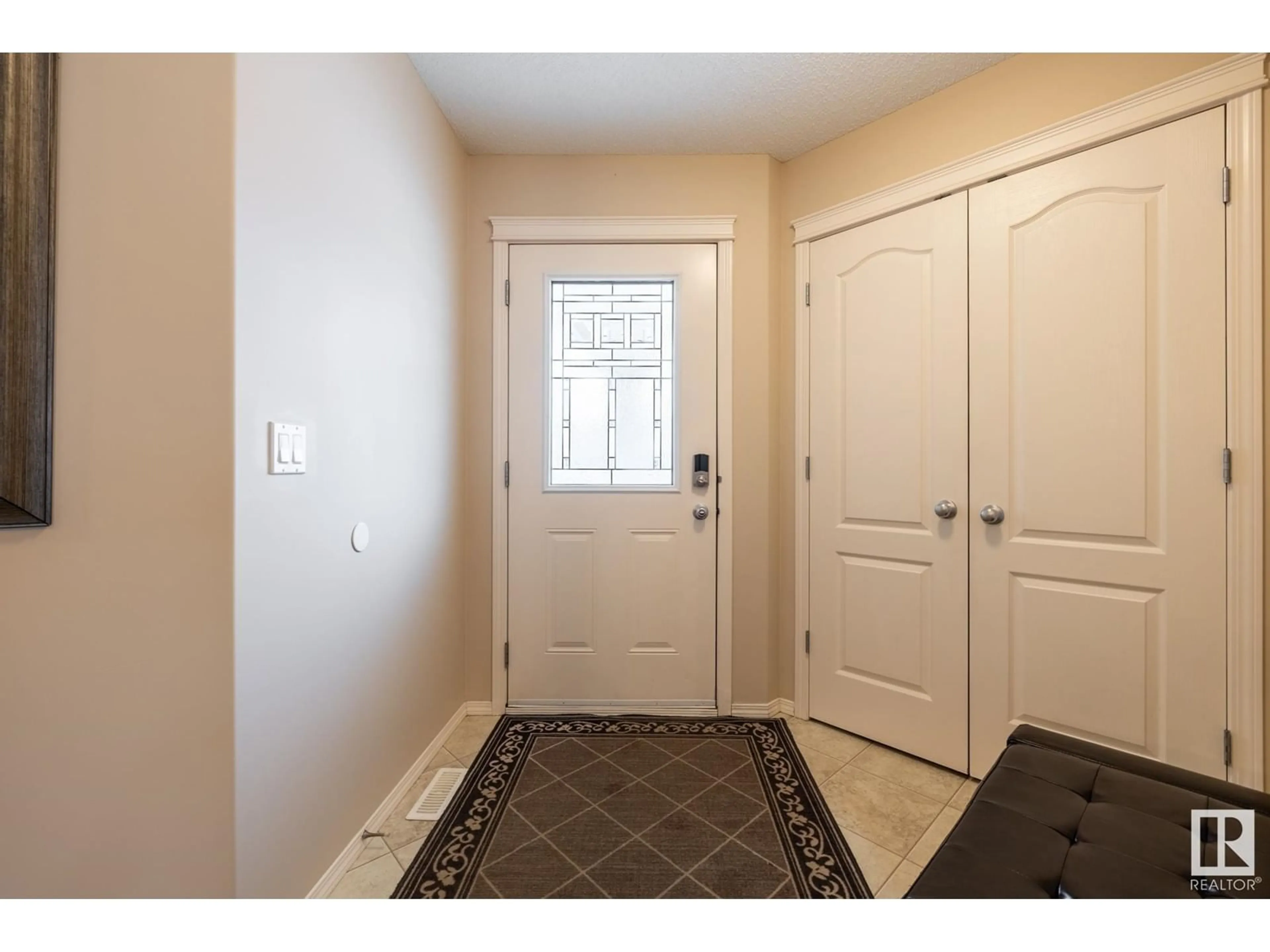 Indoor entryway for 6156 13 Ave SW SW, Edmonton Alberta T6X0M6