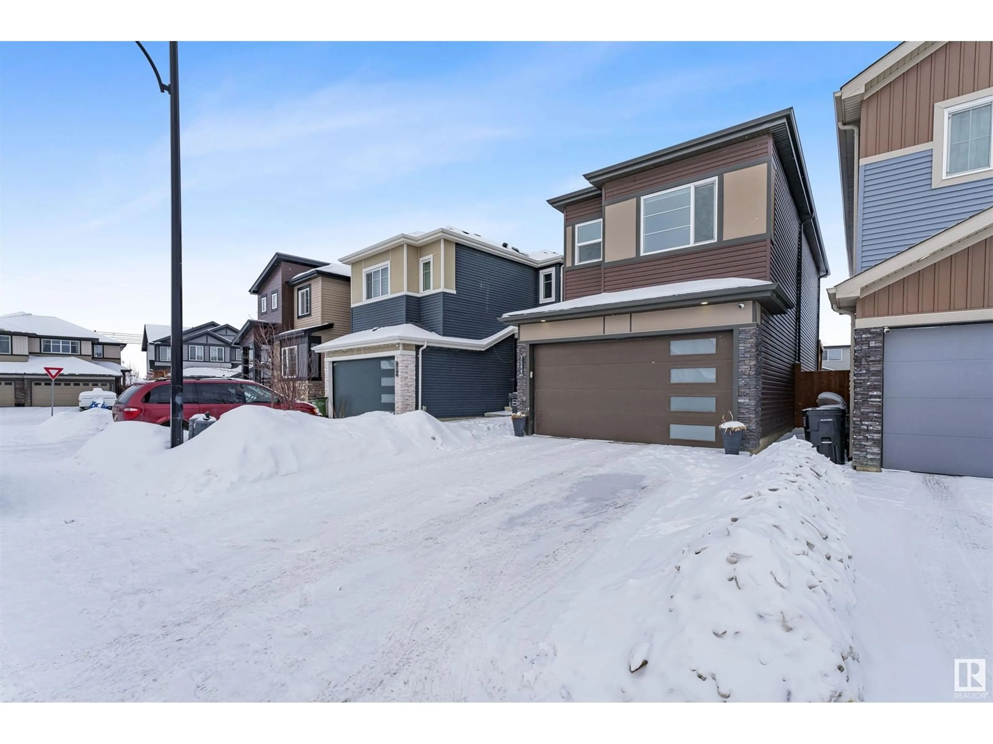 A pic from outside/outdoor area/front of a property/back of a property/a pic from drone, street for 7599 CREIGHTON PL SW, Edmonton Alberta T6W3Z6