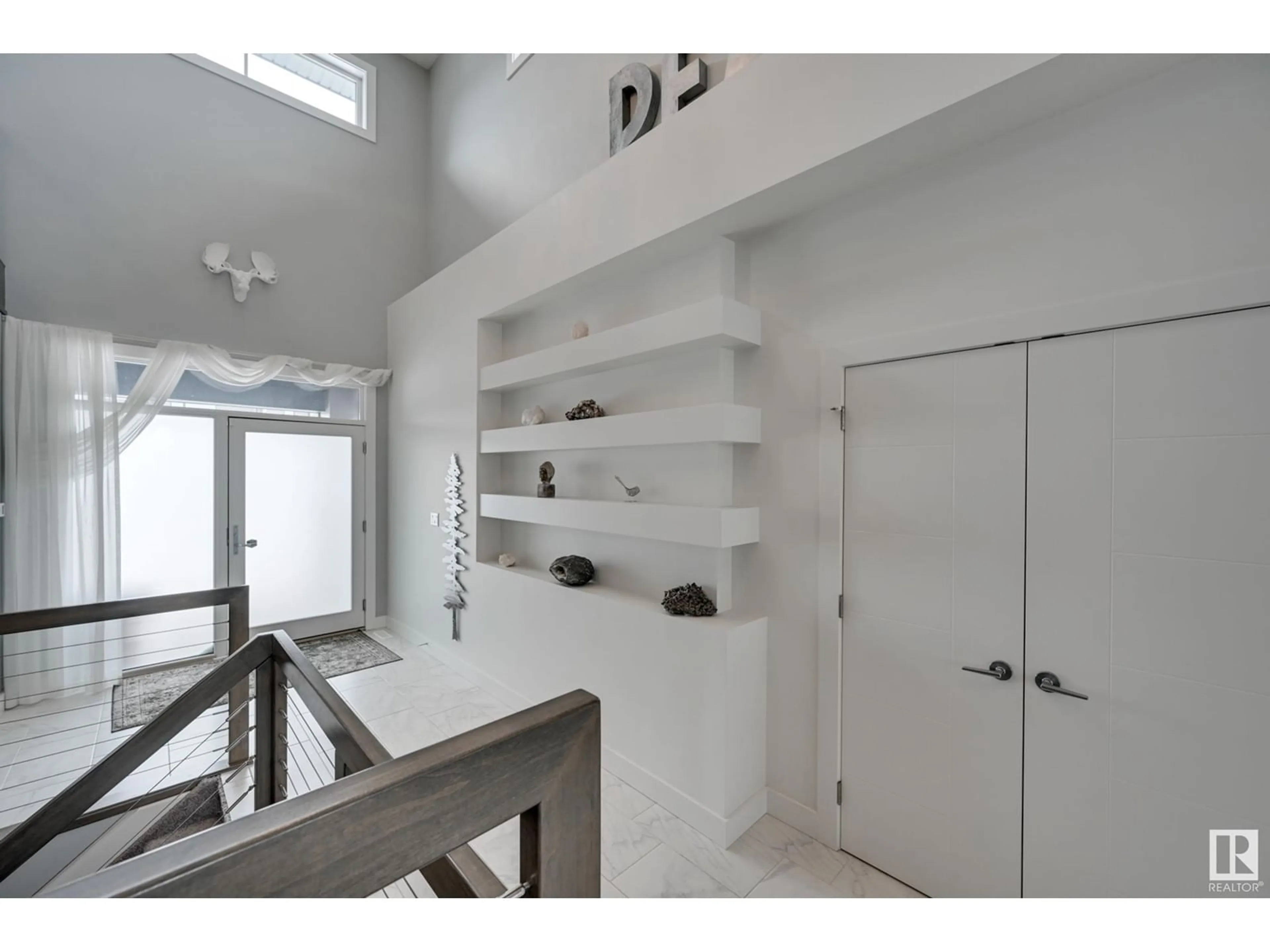 Indoor entryway for 1311 HAINSTOCK WY, Edmonton Alberta T6W3B6
