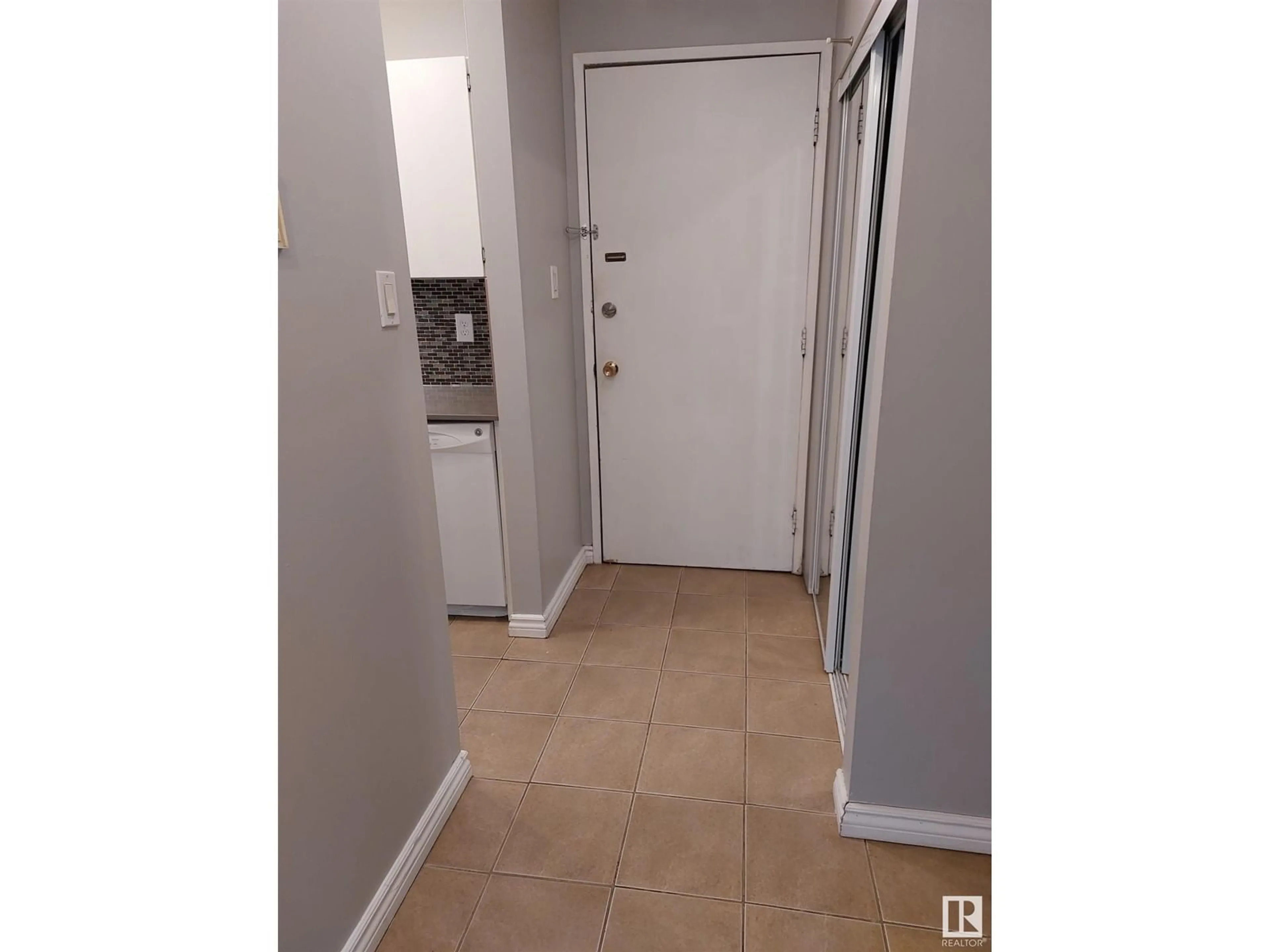 Indoor entryway for #209 10250 116 ST NW NW, Edmonton Alberta T5K1W9