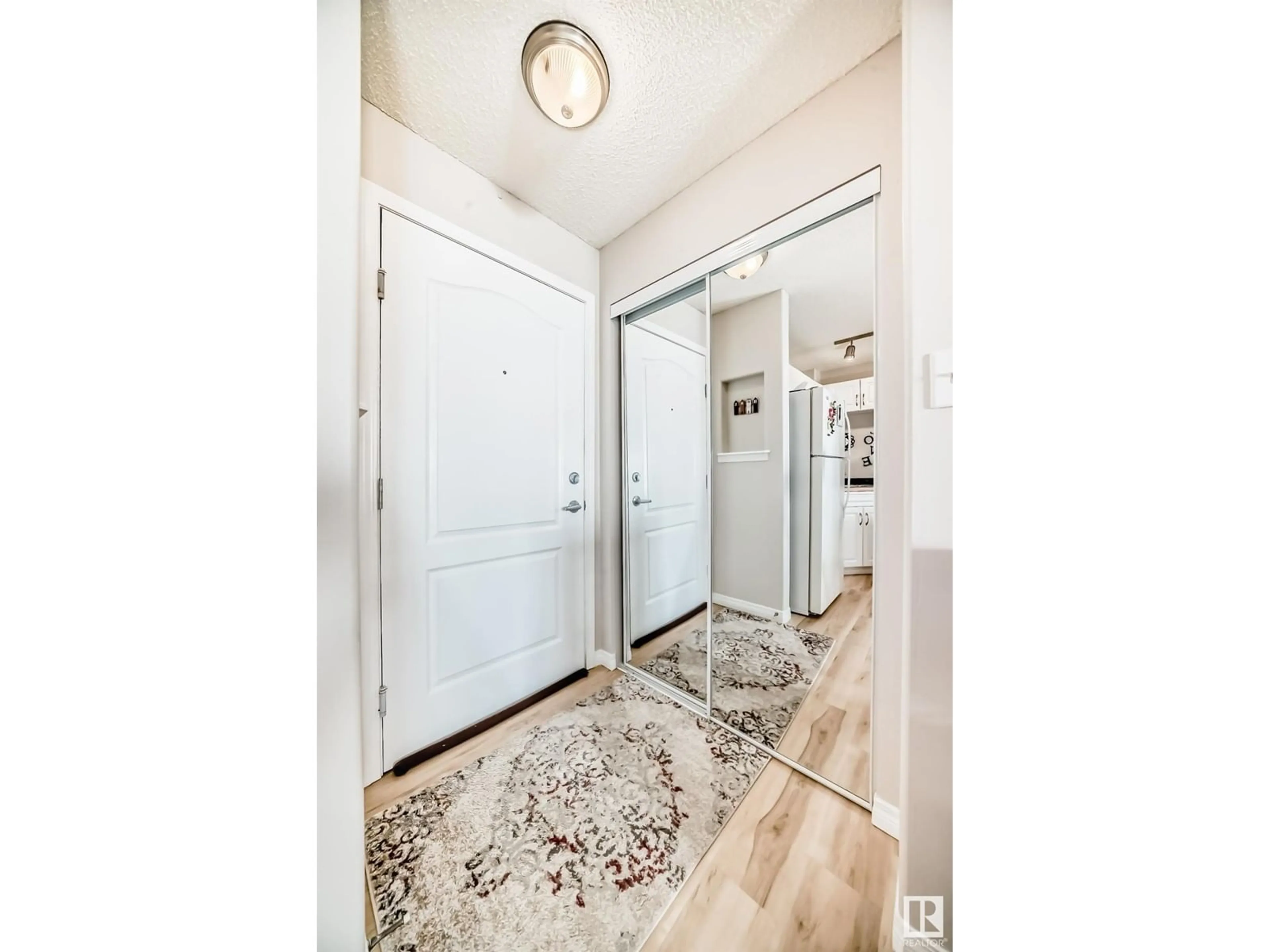 Indoor entryway for #322 3425 19 ST NW, Edmonton Alberta T6T2B5