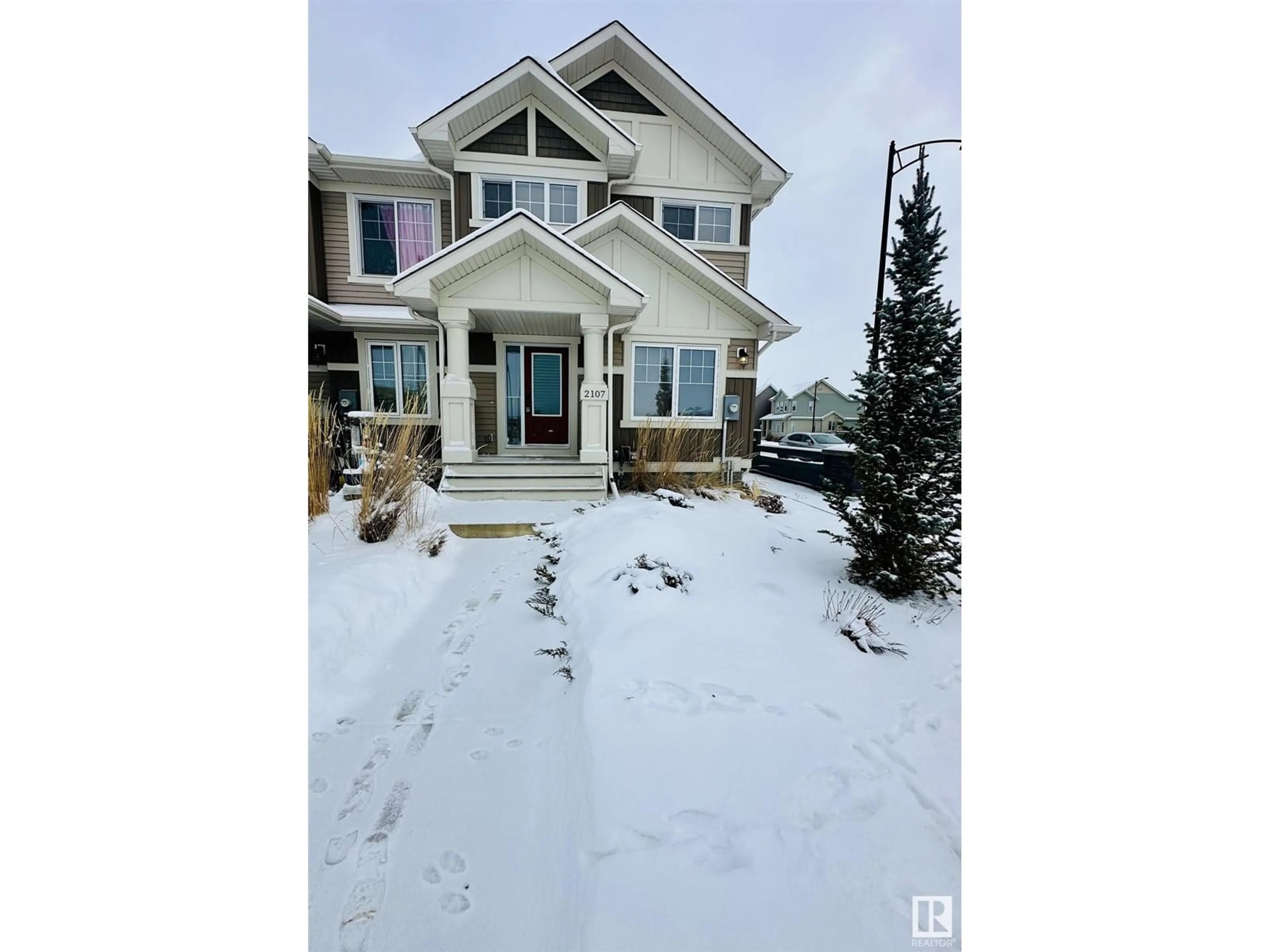 A pic from outside/outdoor area/front of a property/back of a property/a pic from drone, street for 2107 DESROCHERS DR SW, Edmonton Alberta T6W1A7