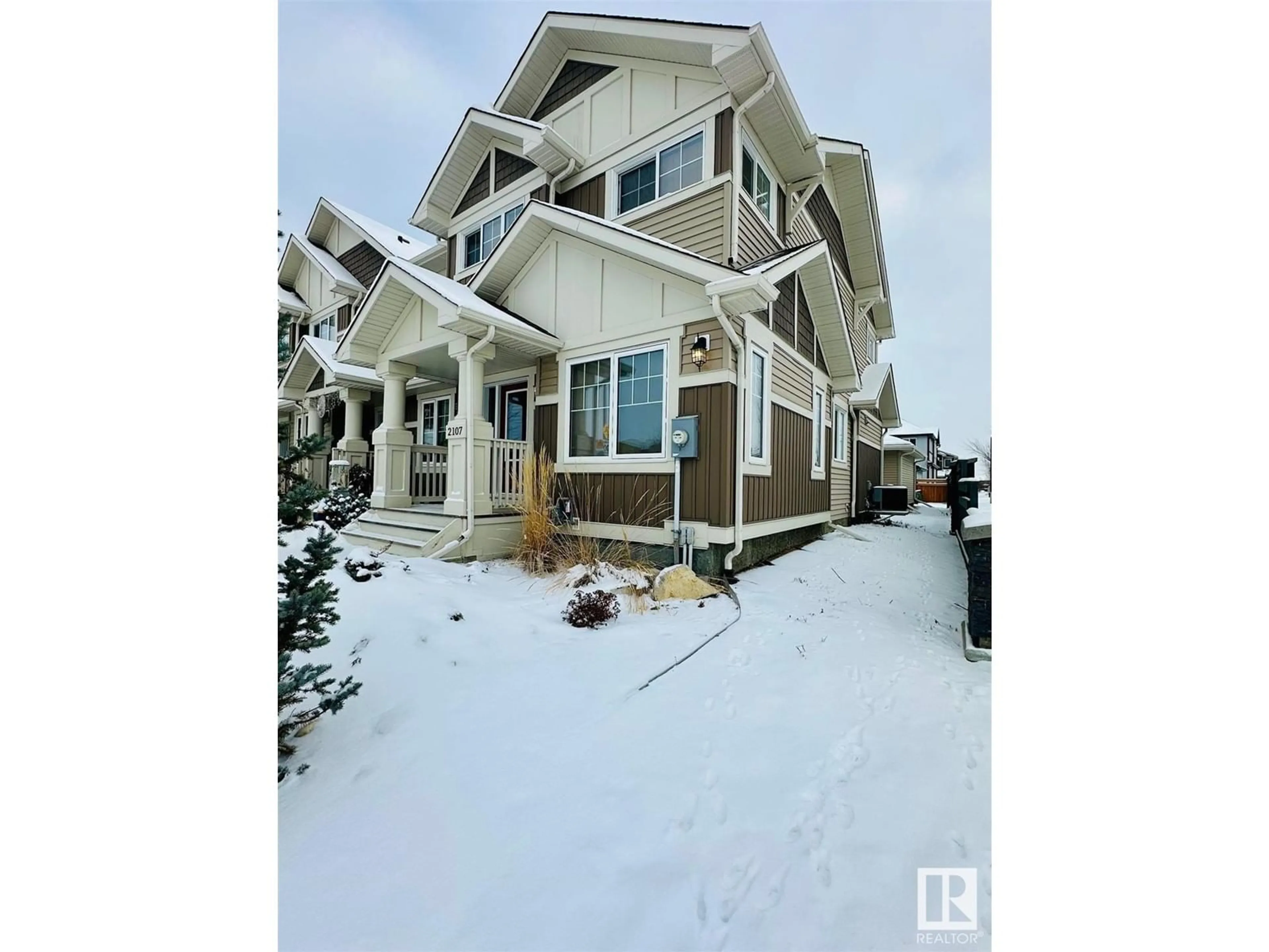 A pic from outside/outdoor area/front of a property/back of a property/a pic from drone, street for 2107 DESROCHERS DR SW, Edmonton Alberta T6W1A7