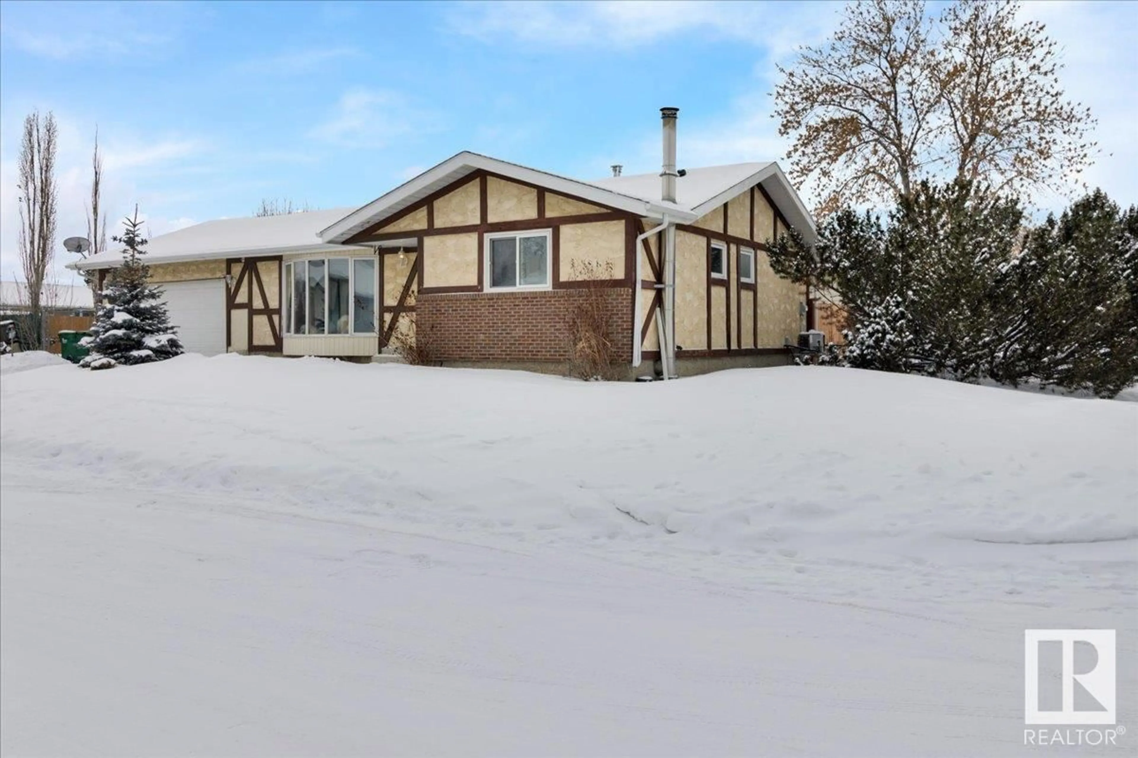 A pic from outside/outdoor area/front of a property/back of a property/a pic from drone, street for 4612 45 ST, Gibbons Alberta T0A1N0