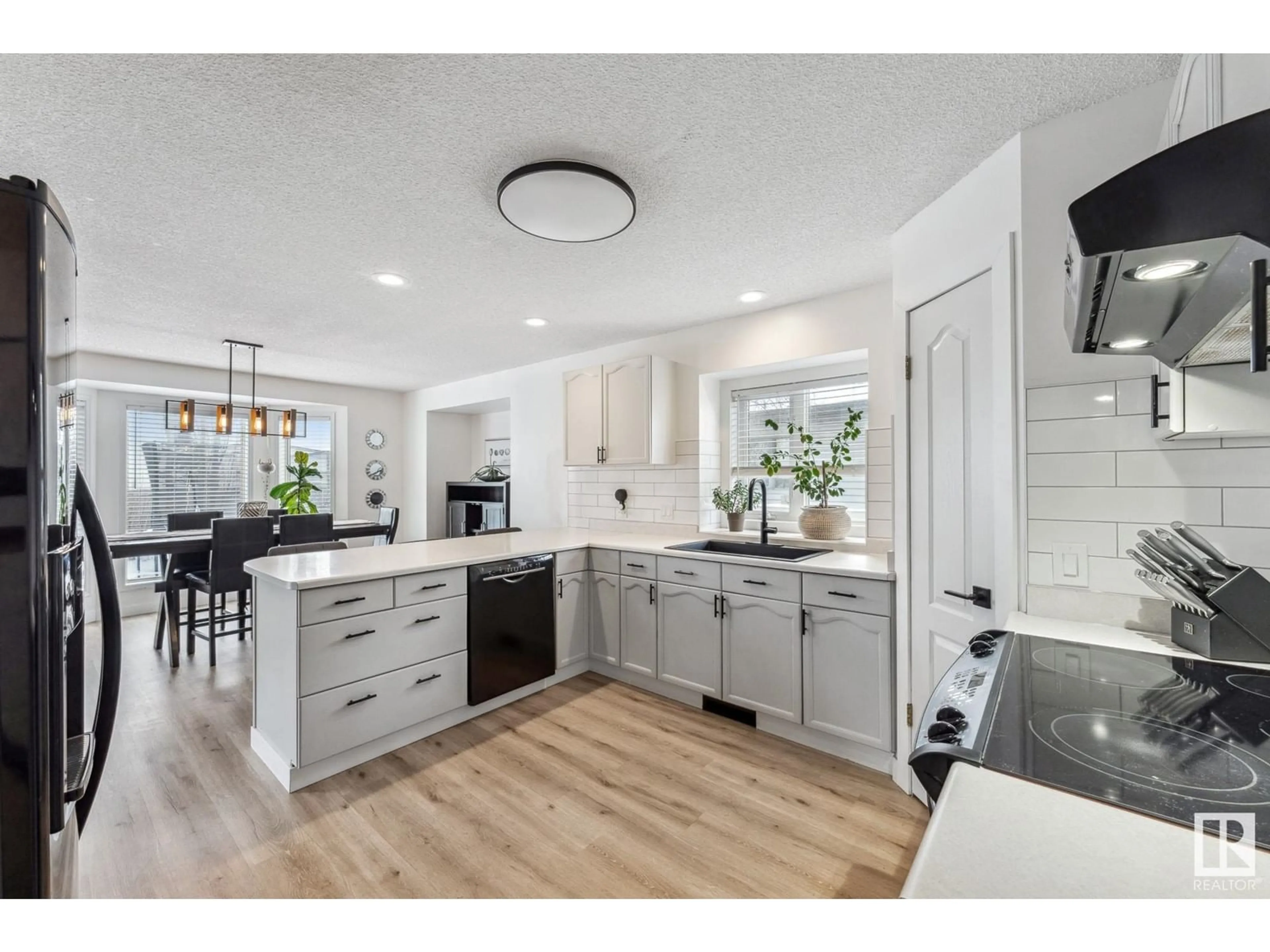 Open concept kitchen, unknown for 10 HARCOURT CR, St. Albert Alberta T8N6K7