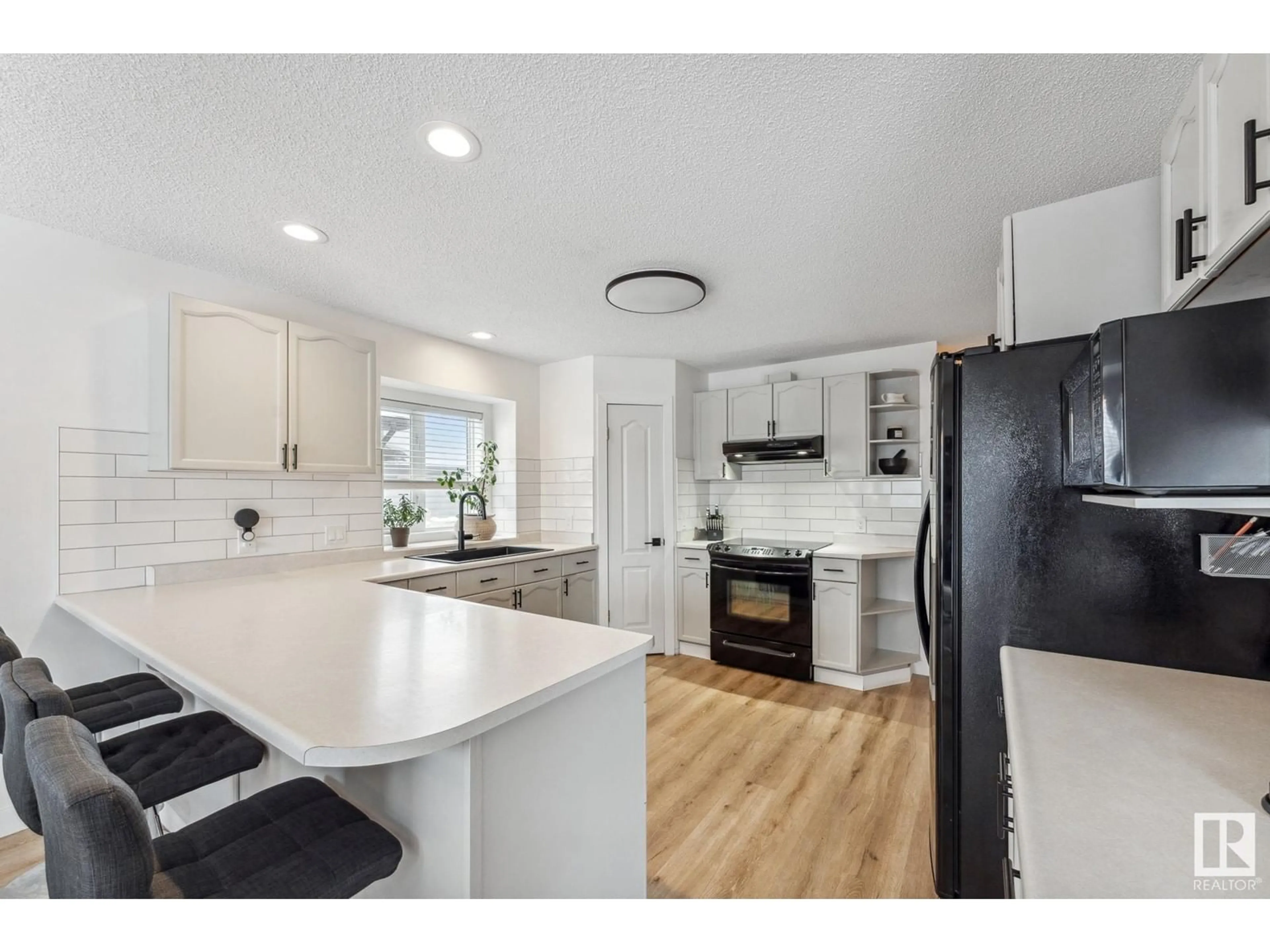 Open concept kitchen, unknown for 10 HARCOURT CR, St. Albert Alberta T8N6K7