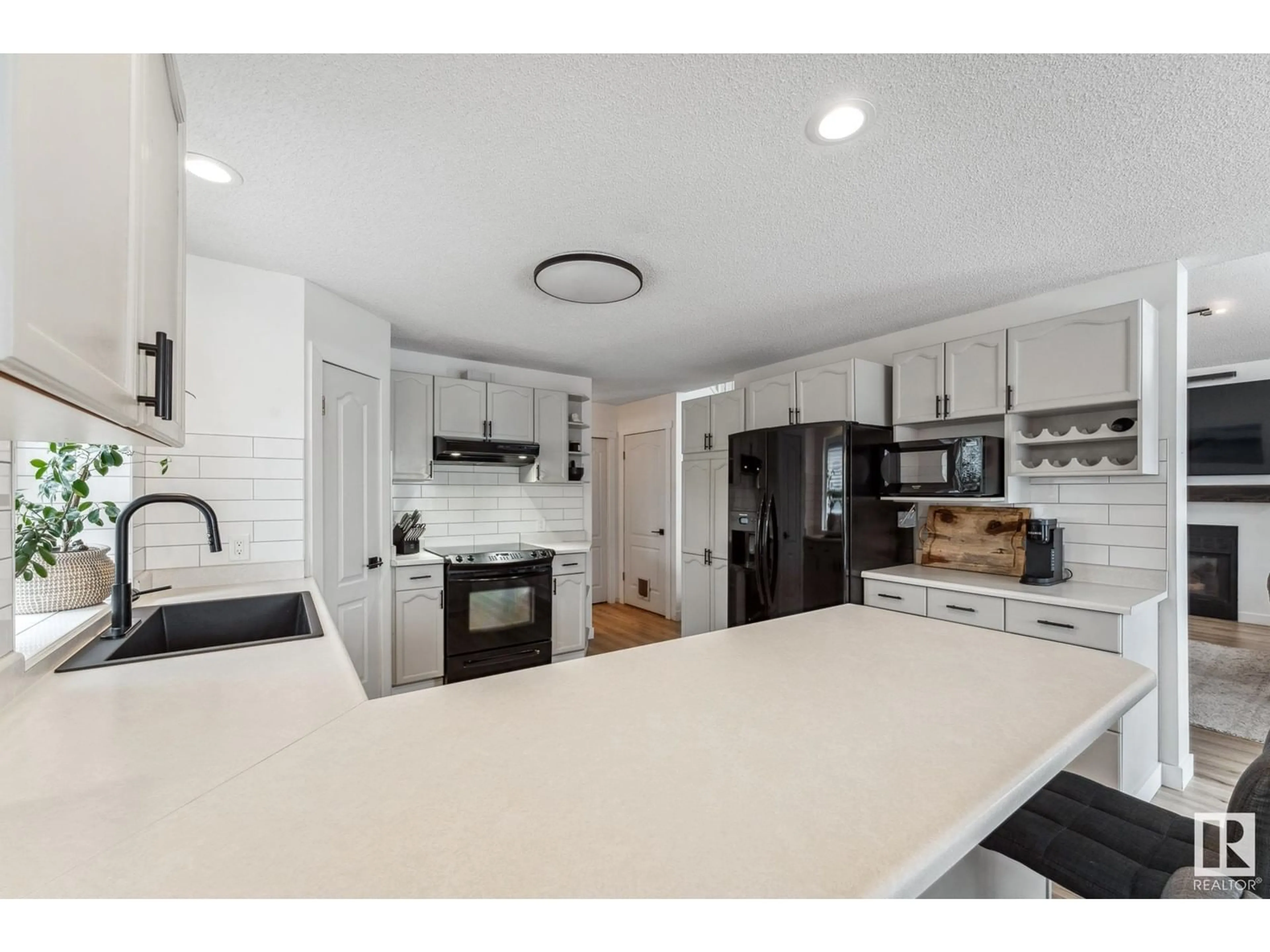 Open concept kitchen, unknown for 10 HARCOURT CR, St. Albert Alberta T8N6K7