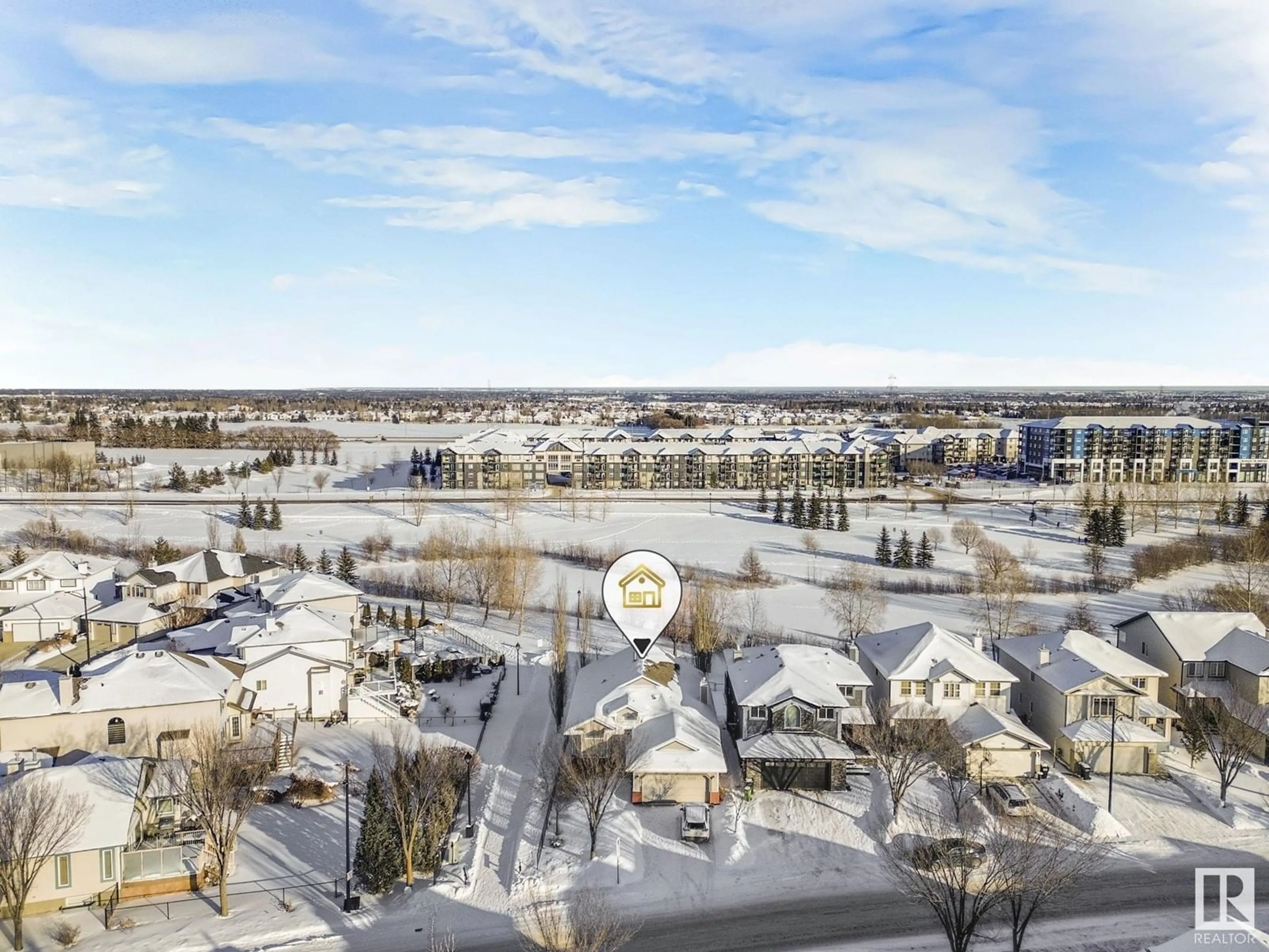 A pic from outside/outdoor area/front of a property/back of a property/a pic from drone, unknown for 4815 201 ST NW, Edmonton Alberta T6M2X7