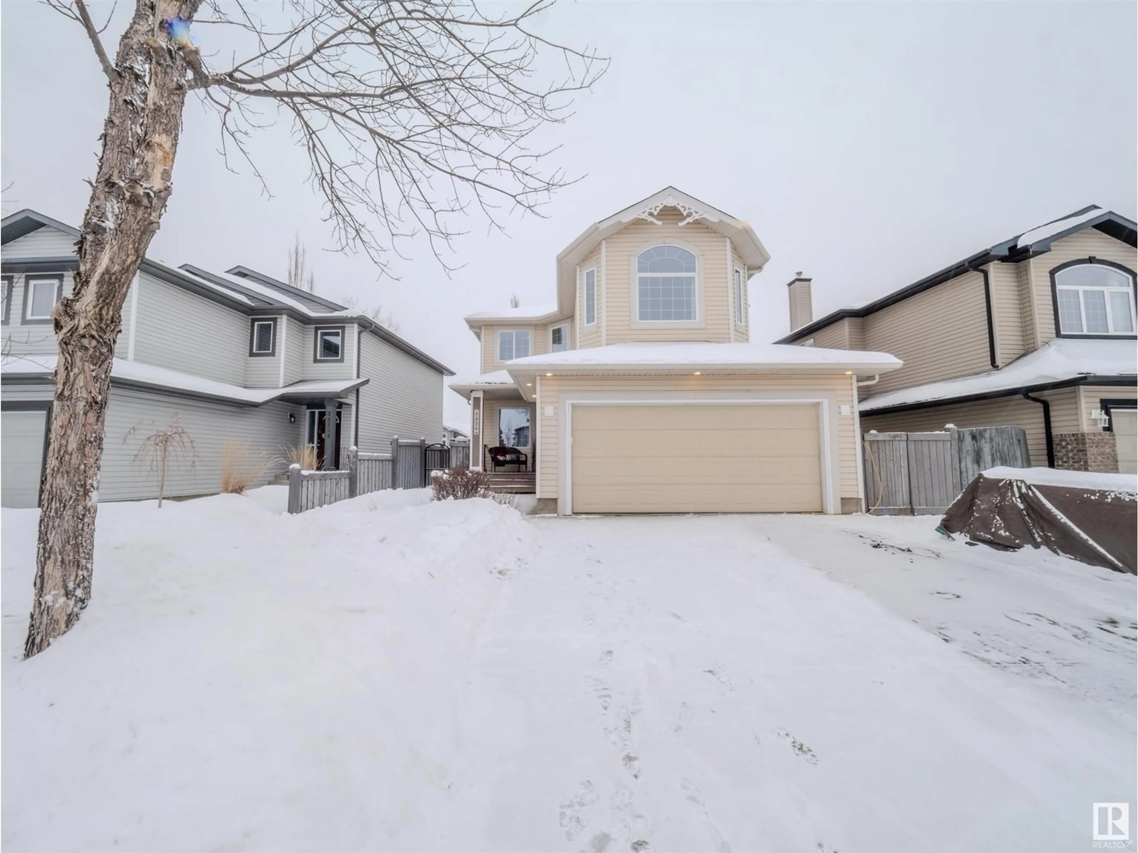 A pic from outside/outdoor area/front of a property/back of a property/a pic from drone, street for 21112 46 AV NW, Edmonton Alberta T6M0G4