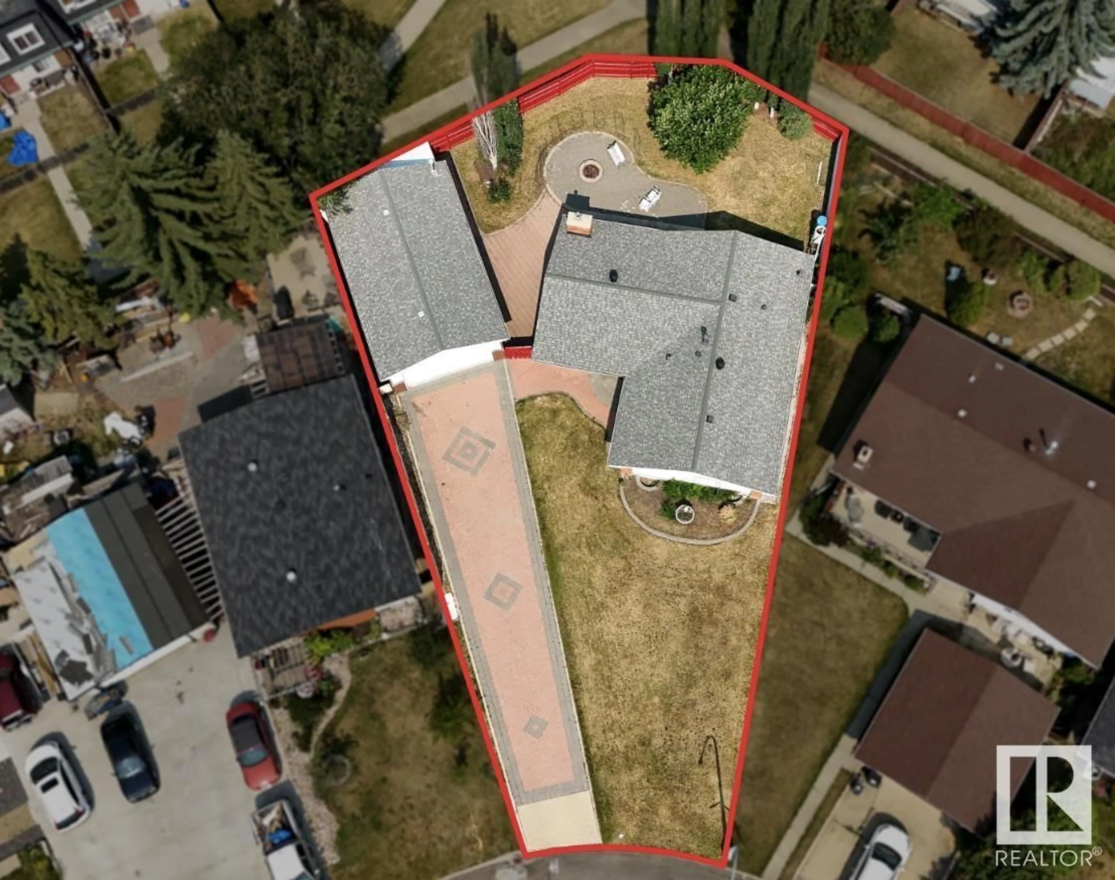 A pic from outside/outdoor area/front of a property/back of a property/a pic from drone, street for 8040 174 Street NW, Edmonton Alberta T5T0G6