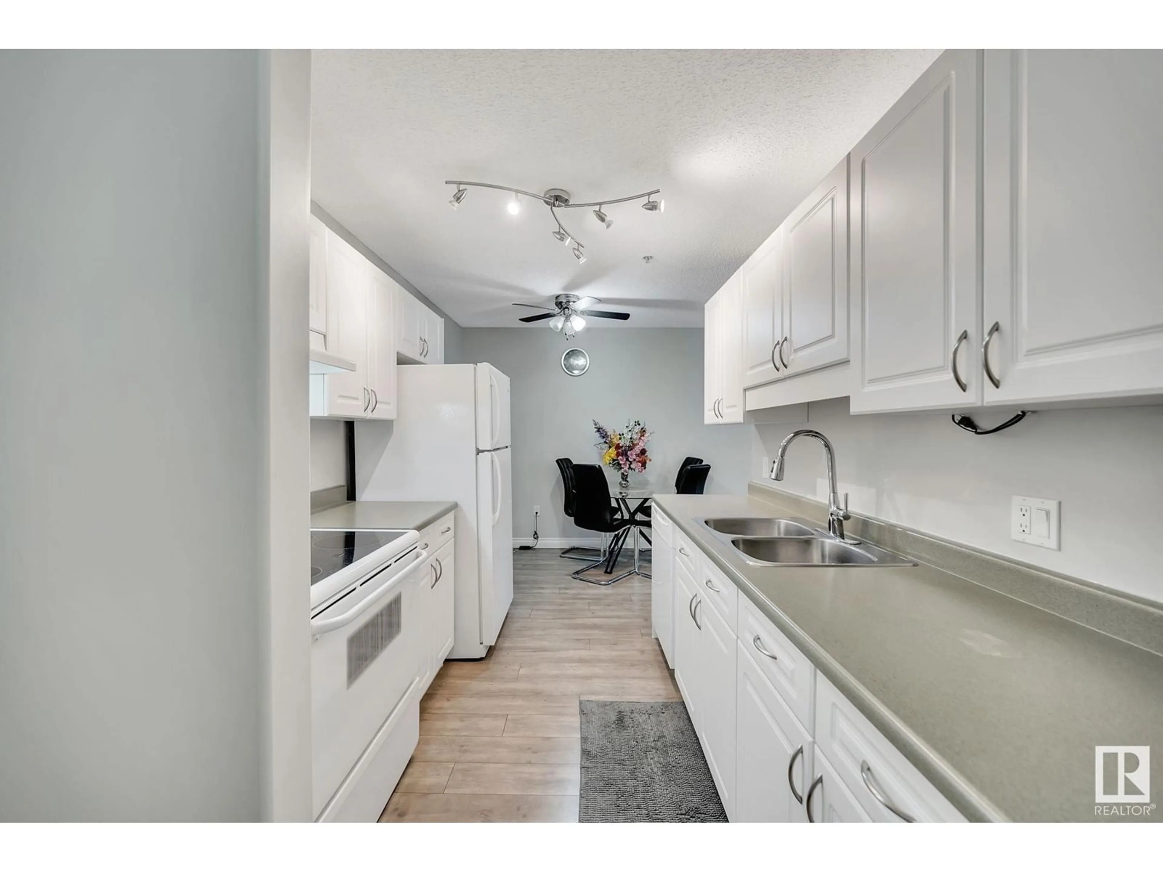 Standard kitchen, unknown for #403 11446 40 AV NW, Edmonton Alberta T6J0R5