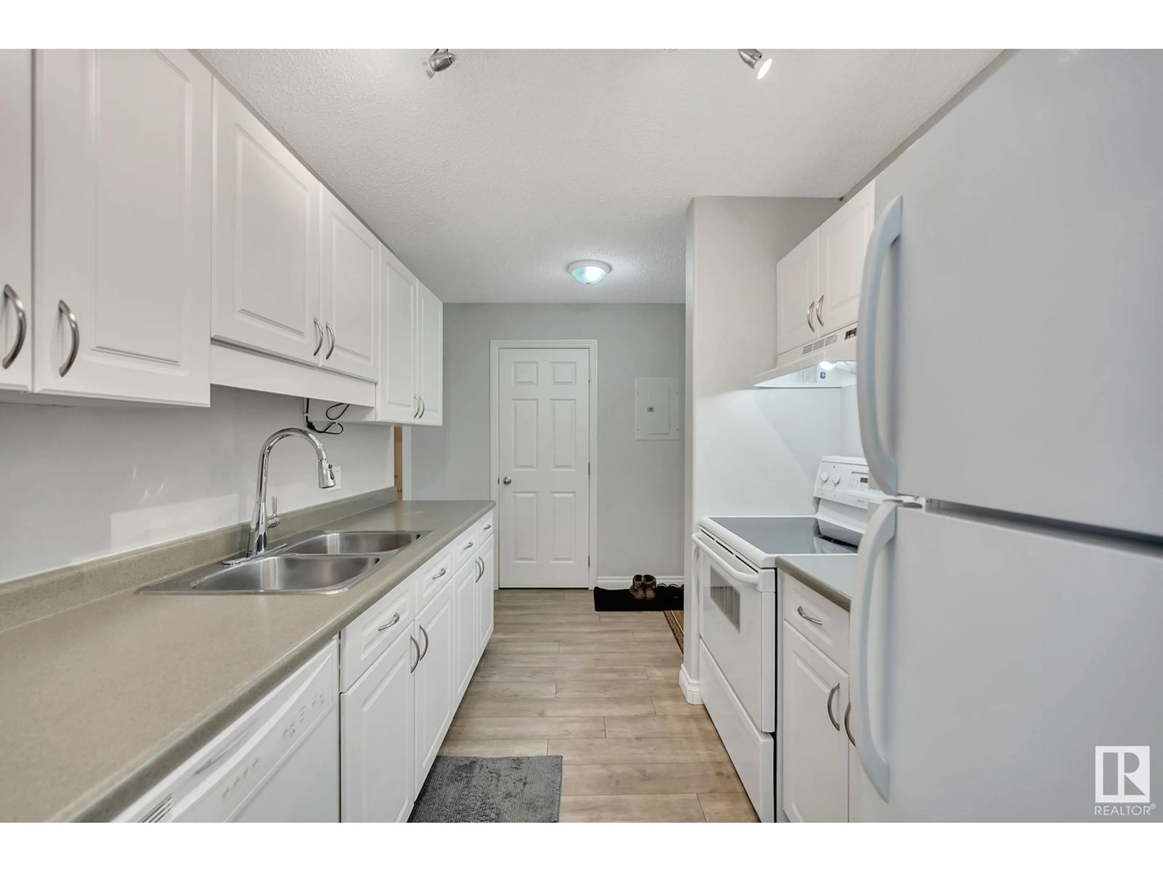 Standard kitchen, unknown for #403 11446 40 AV NW, Edmonton Alberta T6J0R5