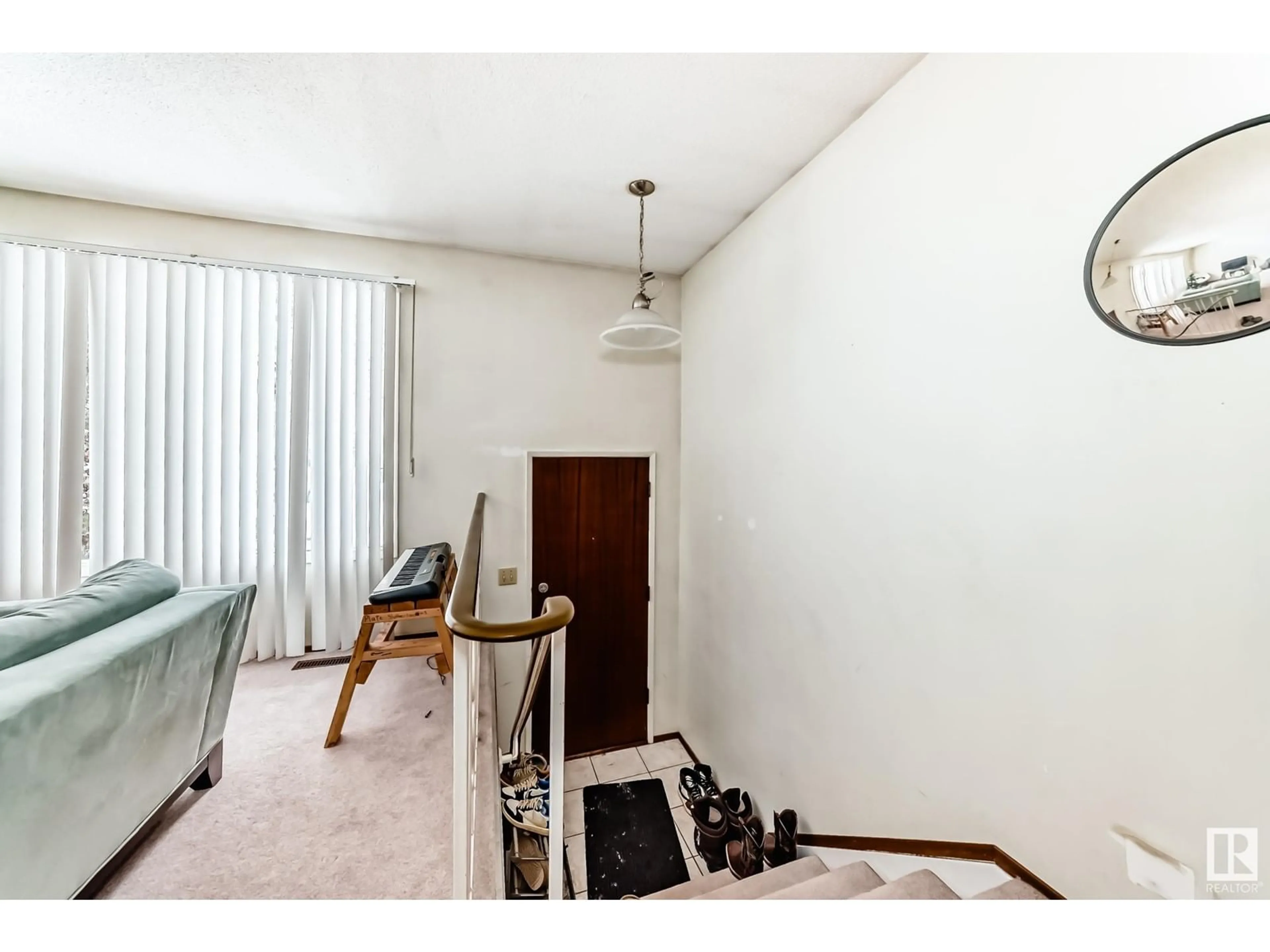 A pic of a room for 6828 6830 105A ST NW, Edmonton Alberta T6H2R2