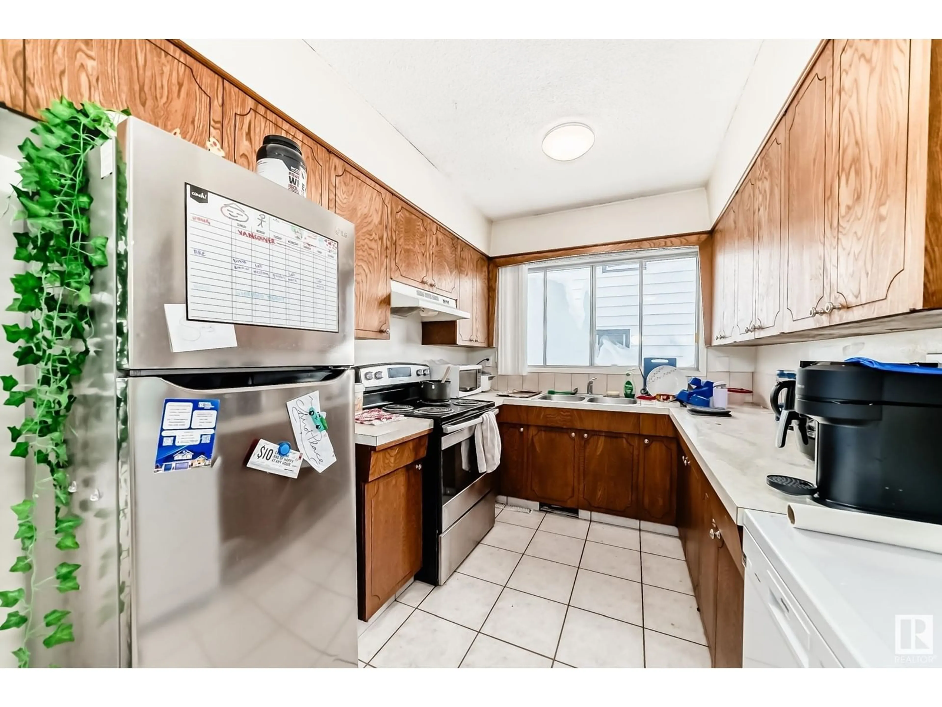 Standard kitchen, unknown for 6828 6830 105A ST NW, Edmonton Alberta T6H2R2