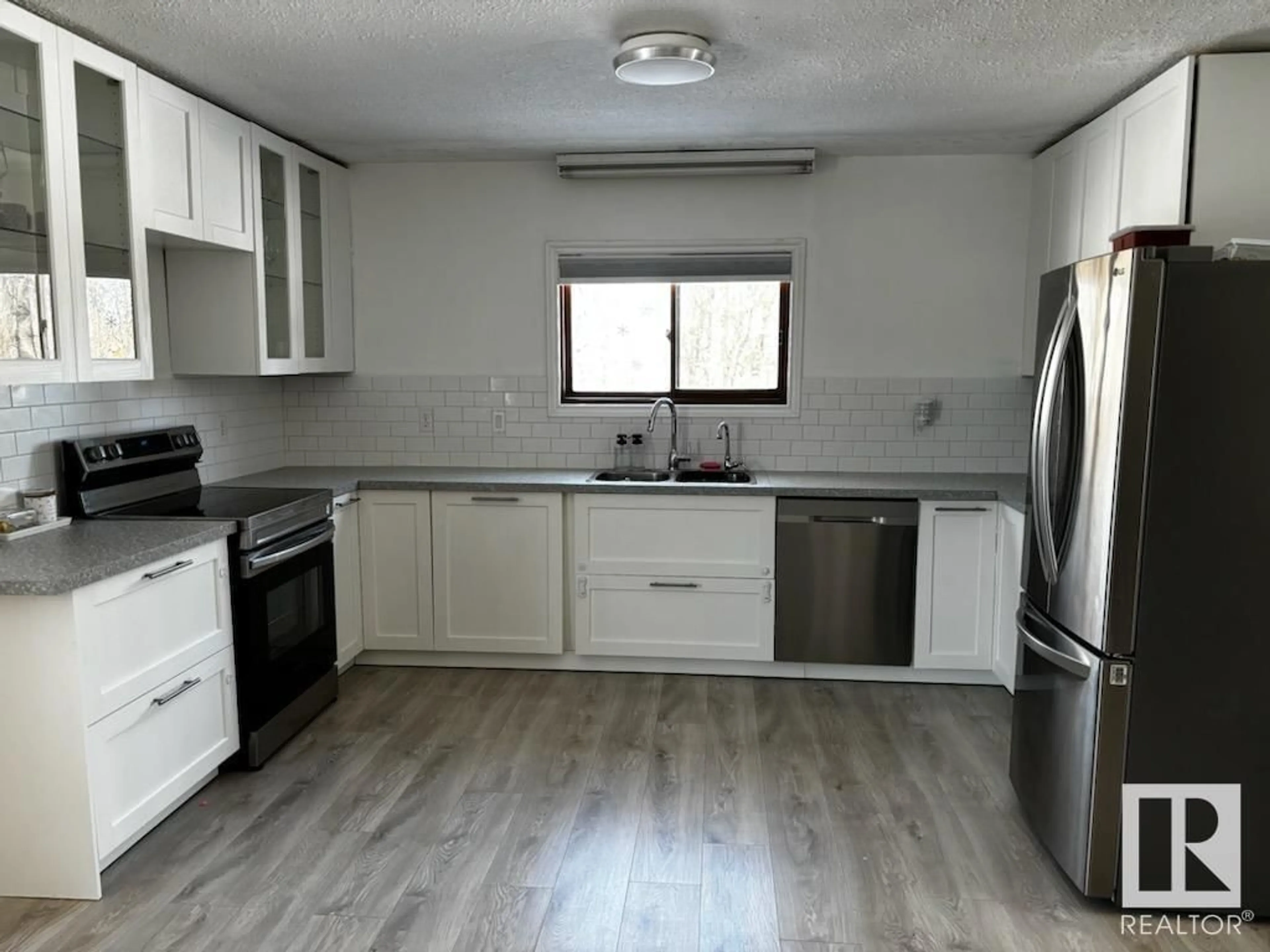 Standard kitchen, unknown for 61522 HWY 2, Rural Westlock County Alberta T0G2E0