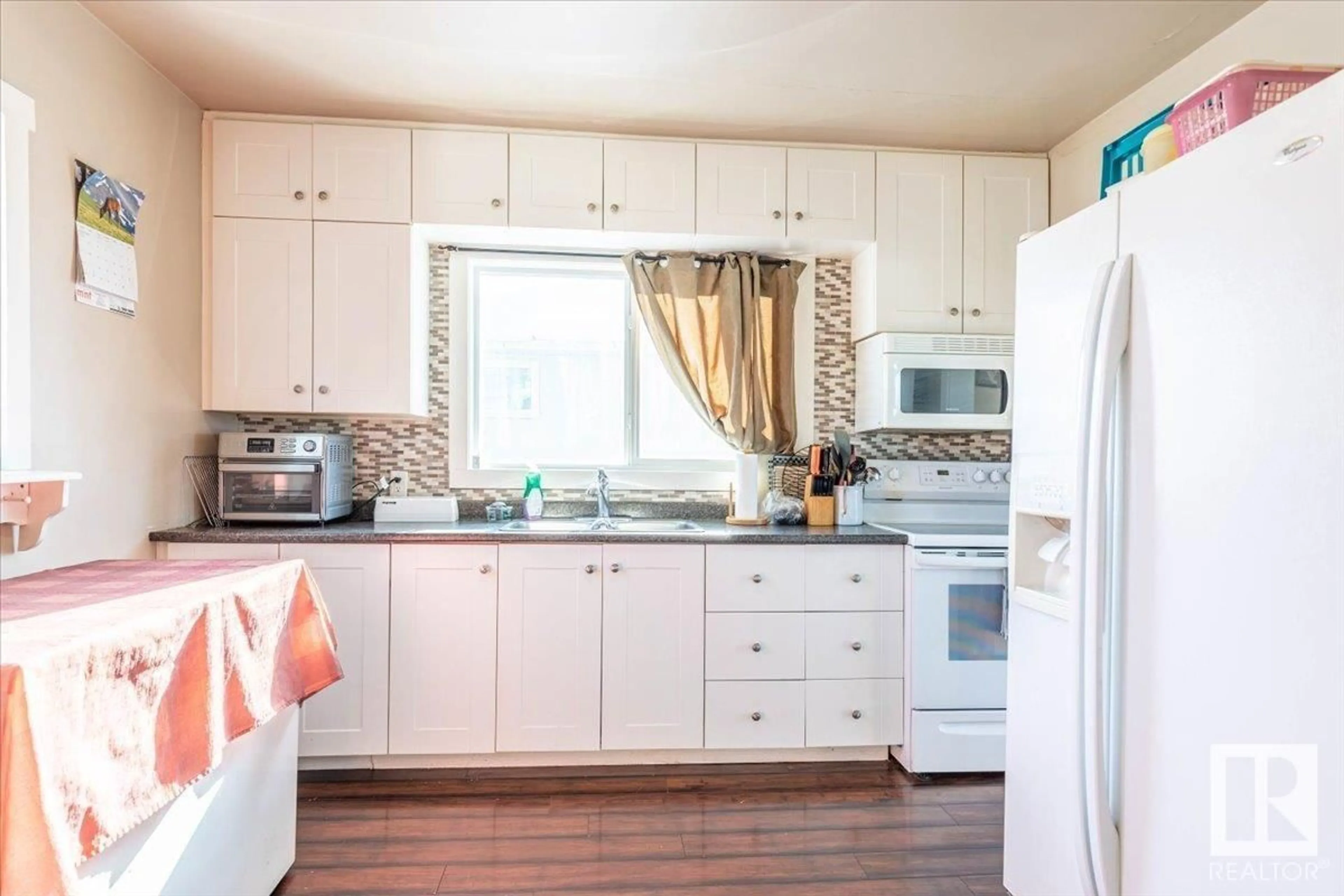 Standard kitchen, unknown for 5025 49 ST, Calmar Alberta T0C0V0