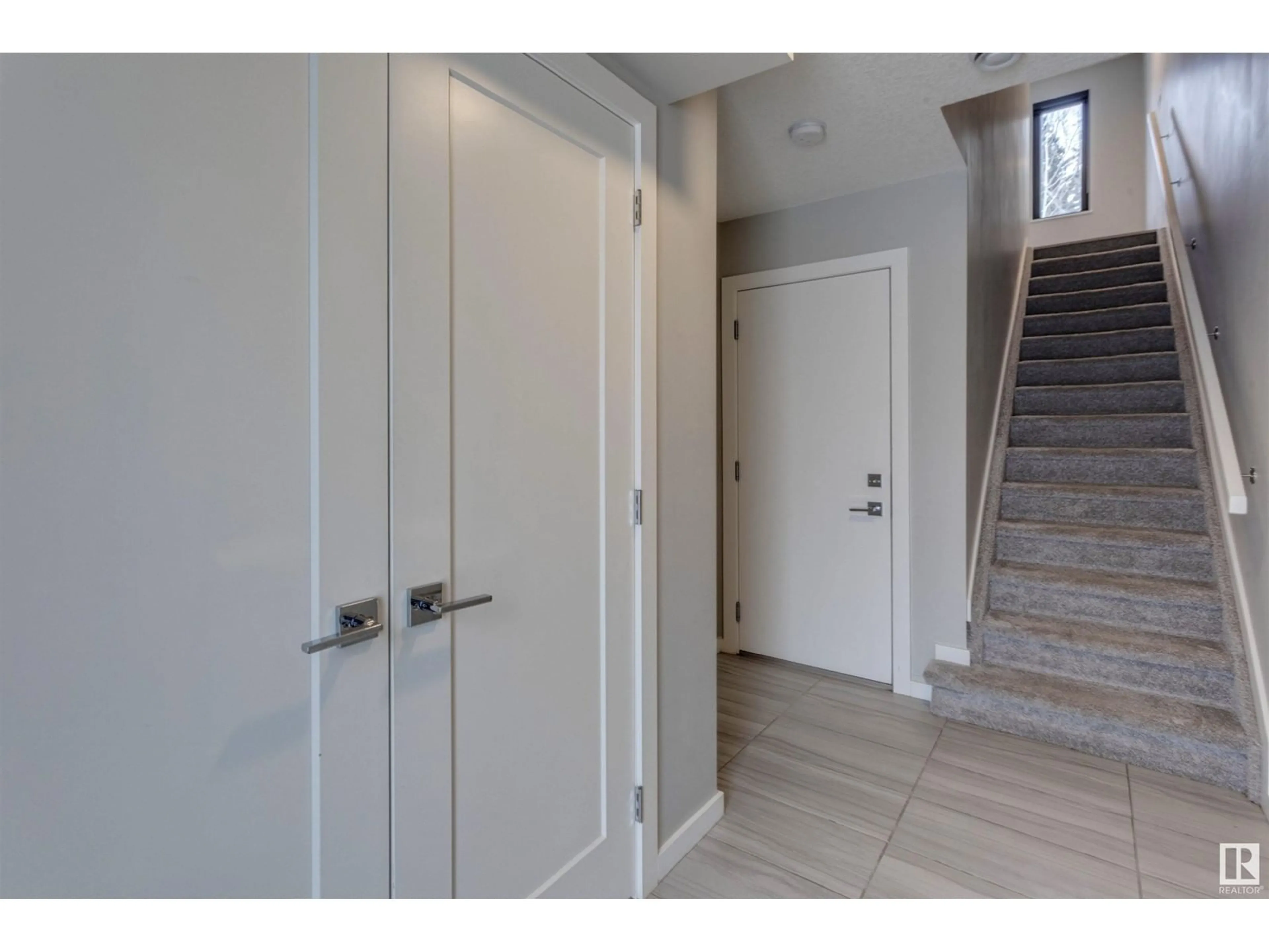 Indoor entryway for #7 1304 Rutherford RD SW, Edmonton Alberta T6W0B4