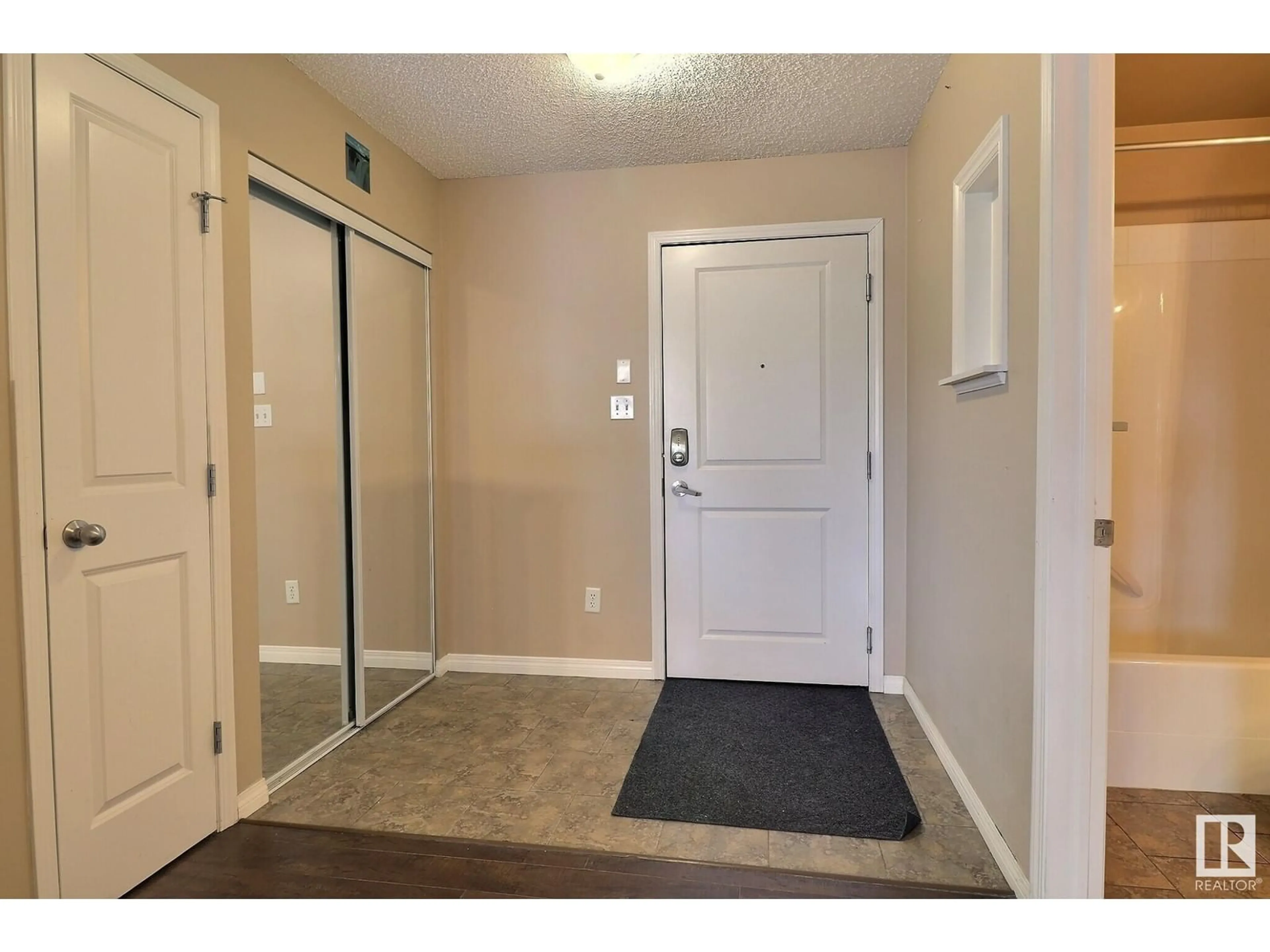 Indoor entryway for #126 11325 83 ST NW, Edmonton Alberta T5B4W5