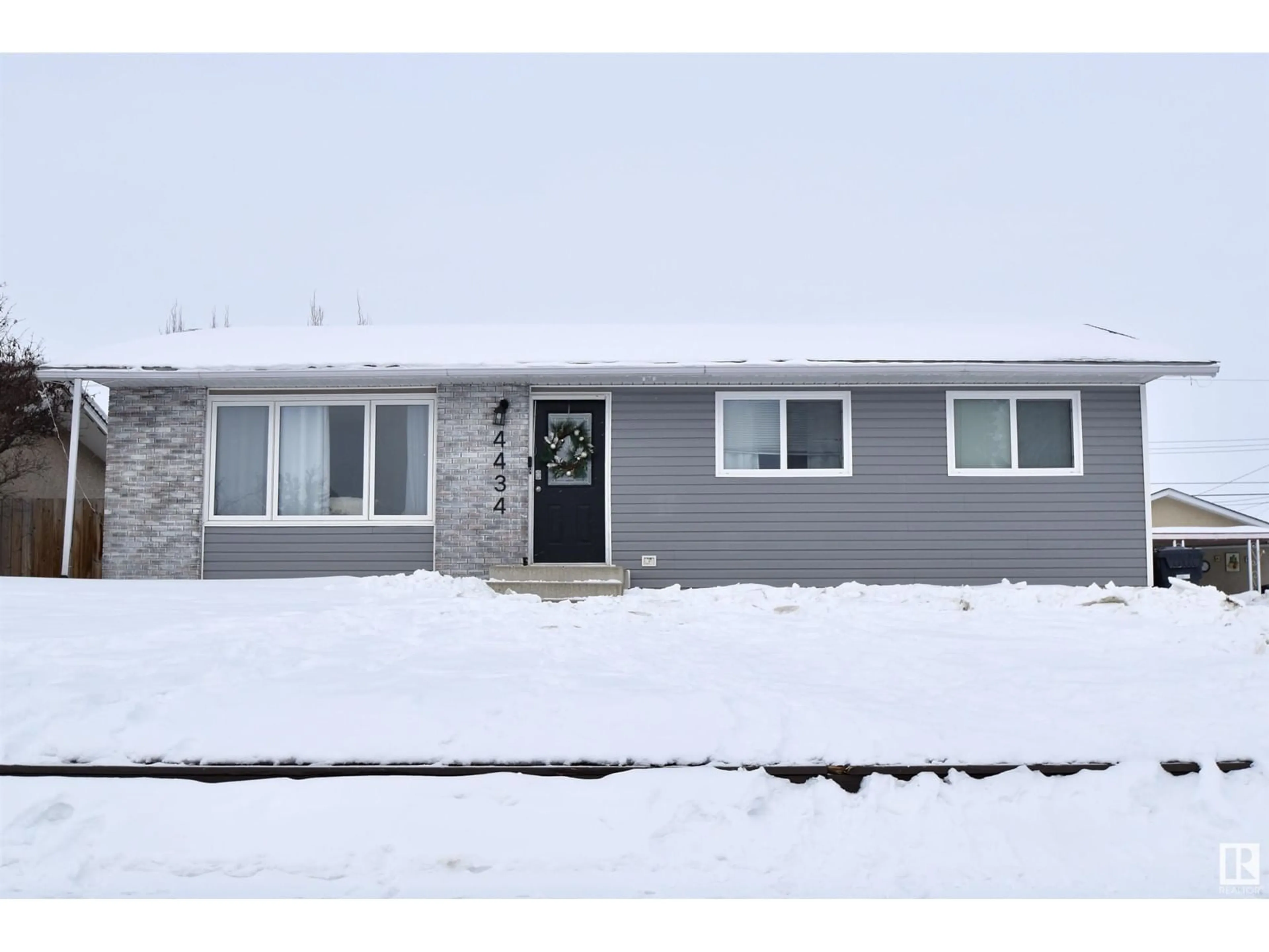 Home with vinyl exterior material, street for 4434 47 AV, St. Paul Town Alberta T0A3A3