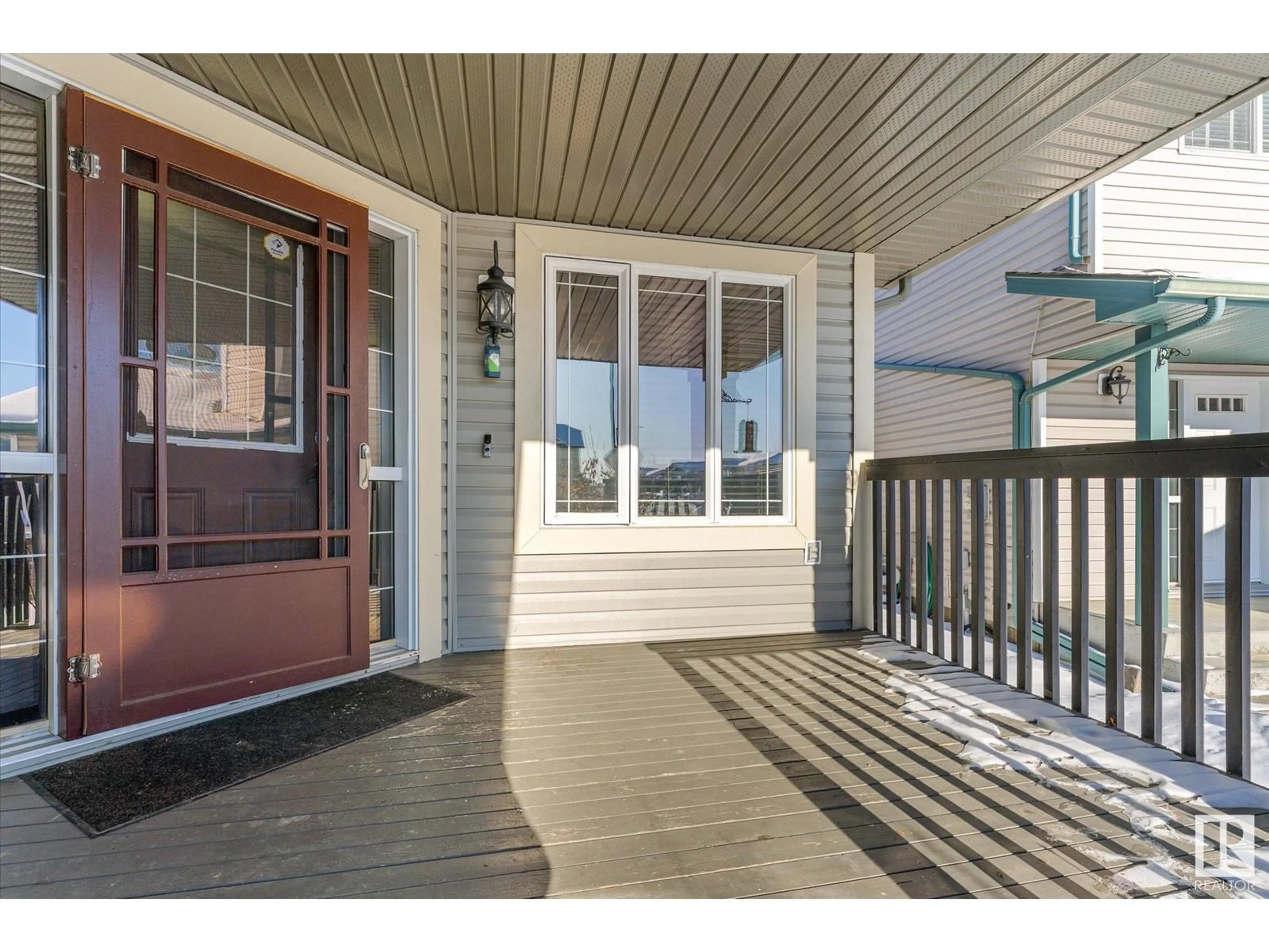 Indoor entryway for 1207 WESTERRA CR, Stony Plain Alberta T7Z0B2