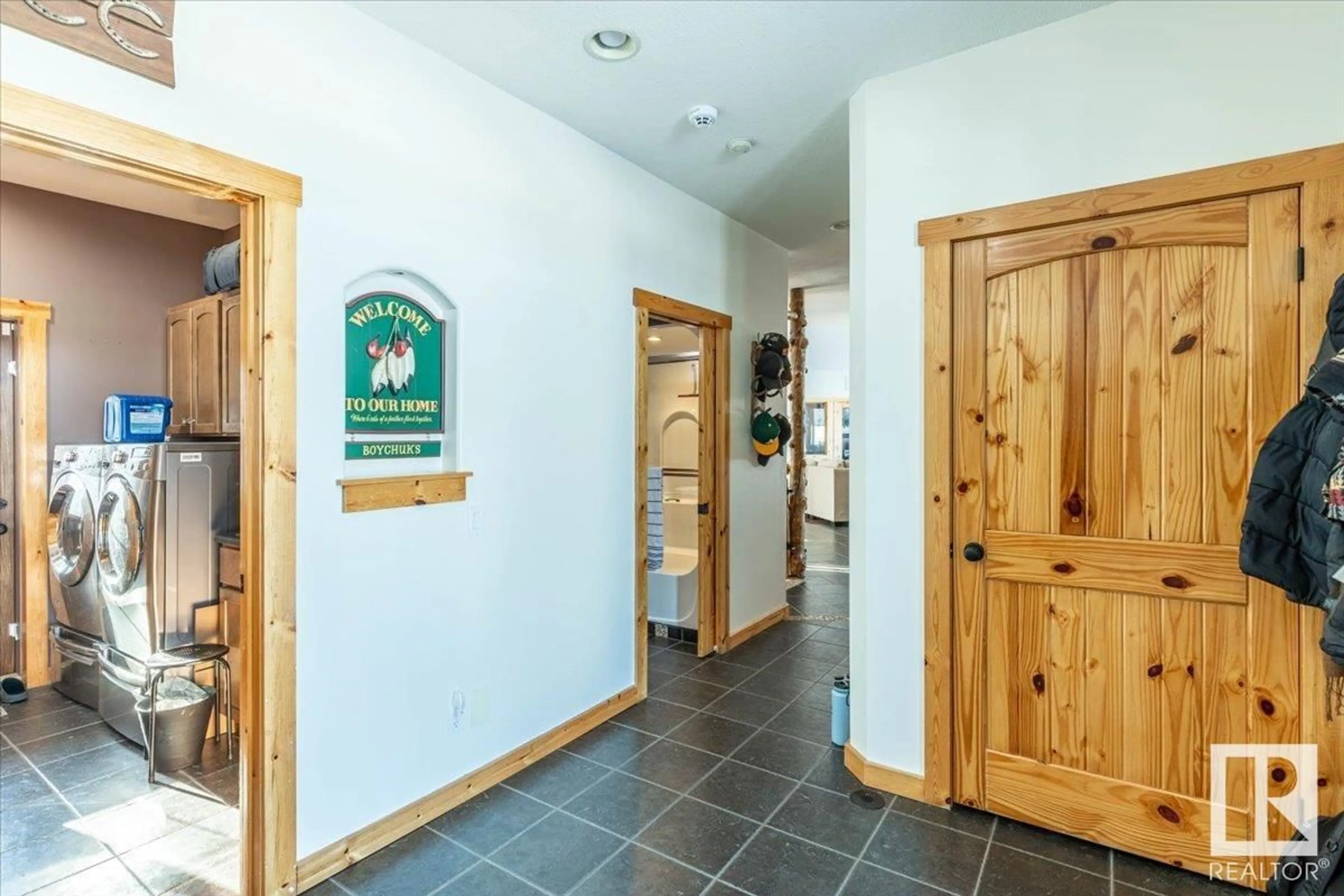 Indoor foyer for 49274 RGE ROAD 274, Rural Leduc County Alberta T0C0V0