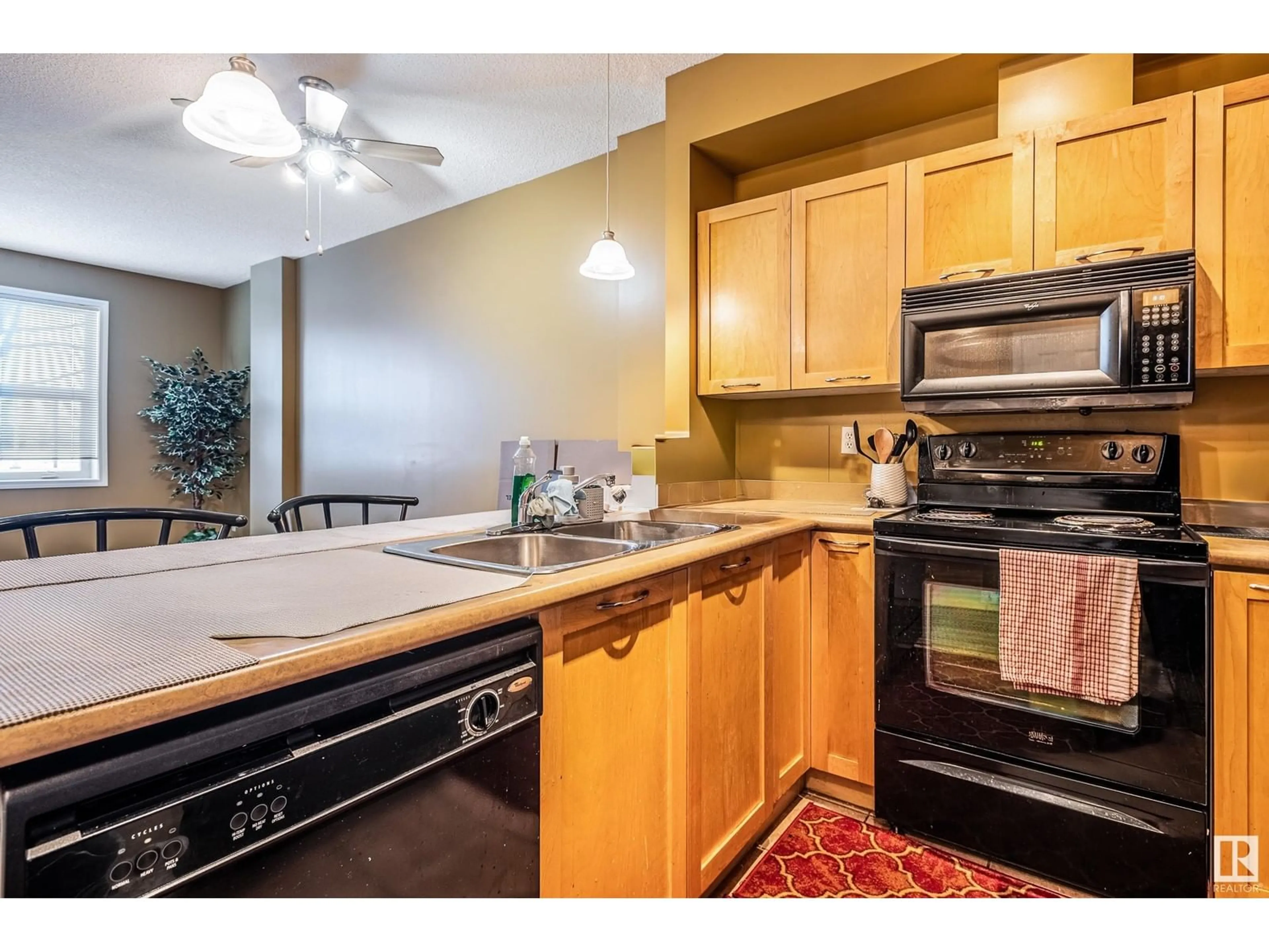 Standard kitchen, unknown for #1-105 4245 139 AV NW, Edmonton Alberta T5Y3E8