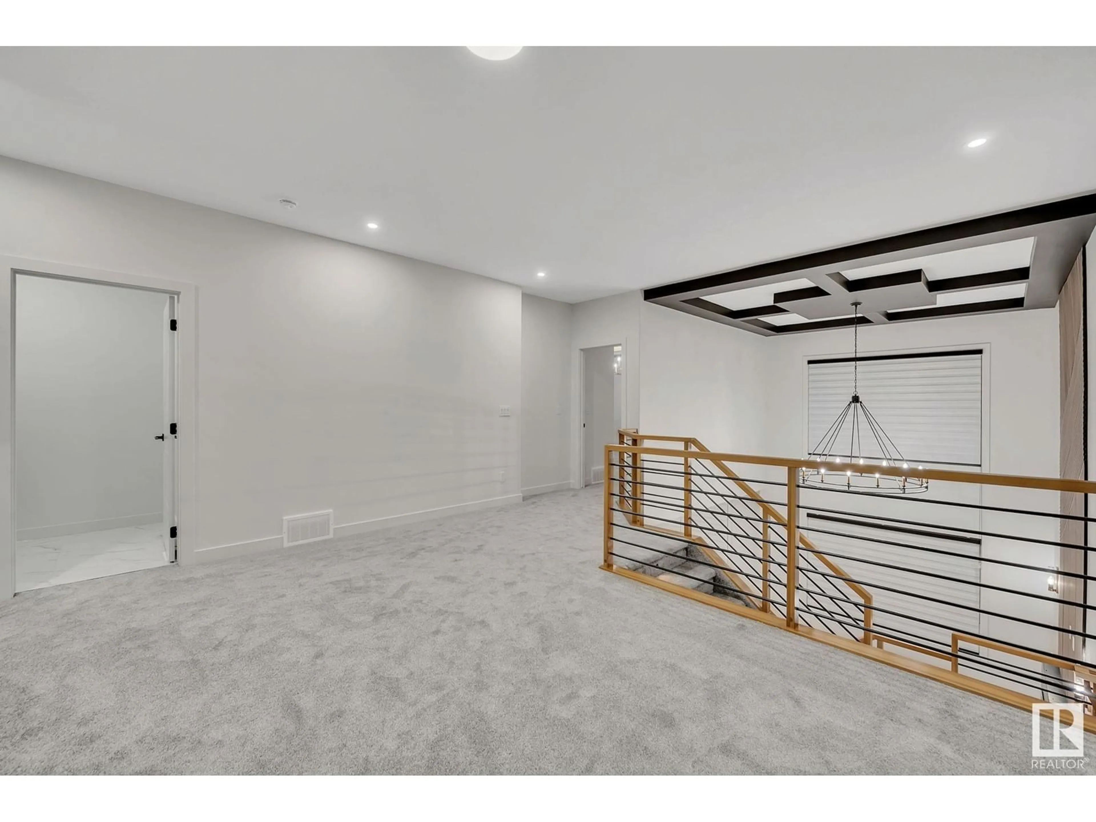 Indoor foyer for 5453 KOOTOOK RD, Edmonton Alberta T6W2Z5