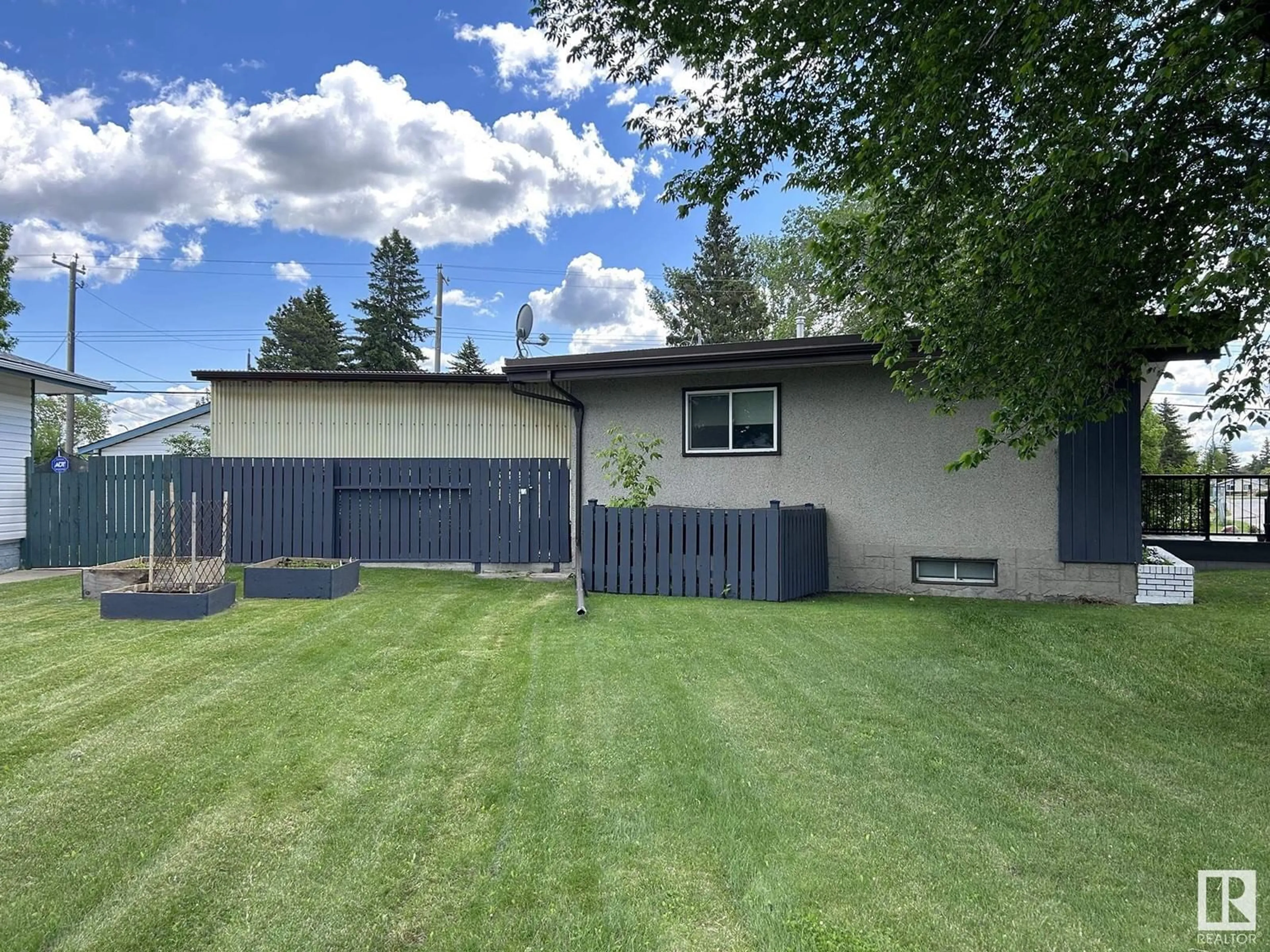 Shed for 12208 134B AV NW, Edmonton Alberta T5L3W8