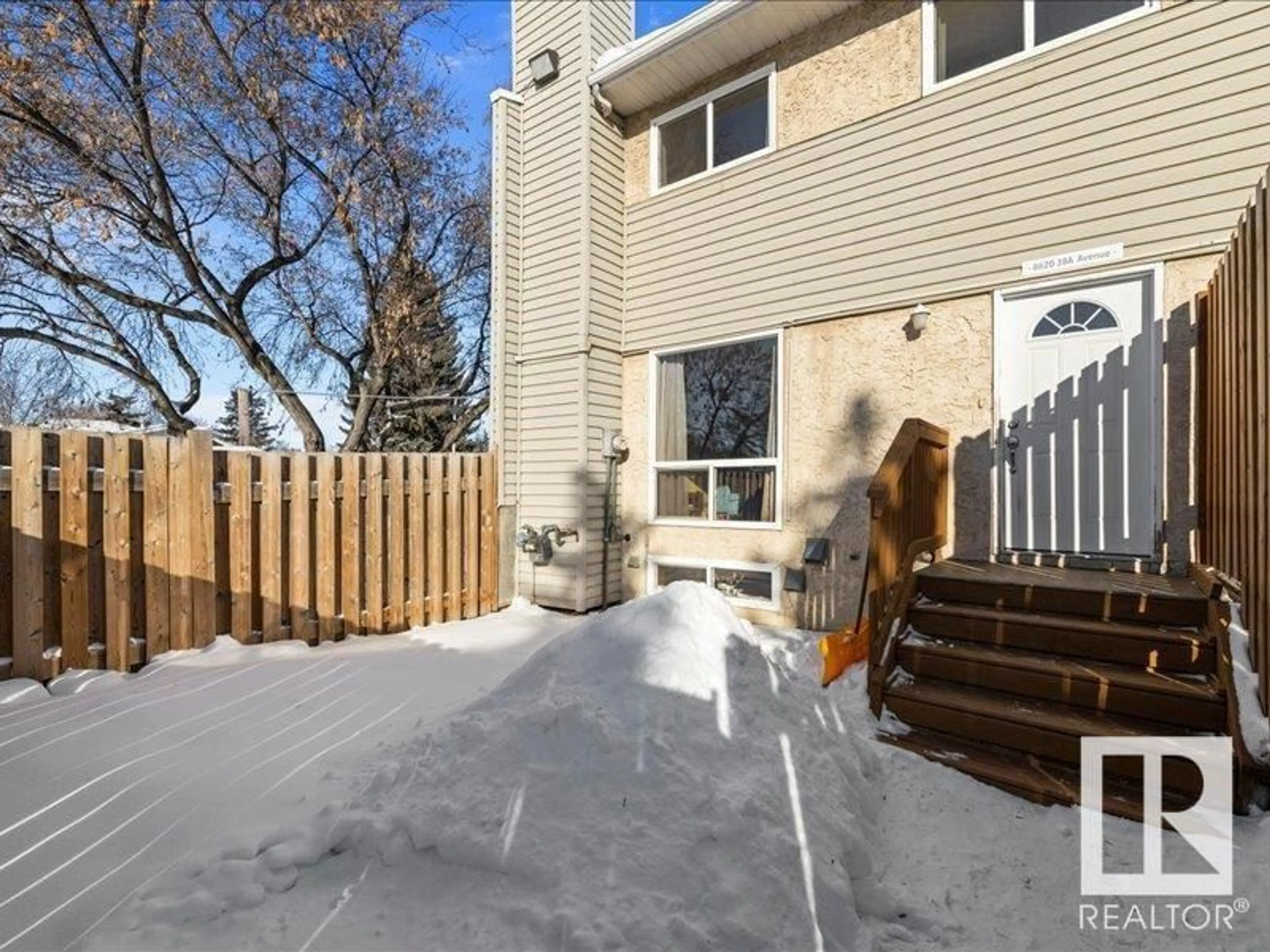 Patio, street for 8620 38A AV NW, Edmonton Alberta T6K2Z9