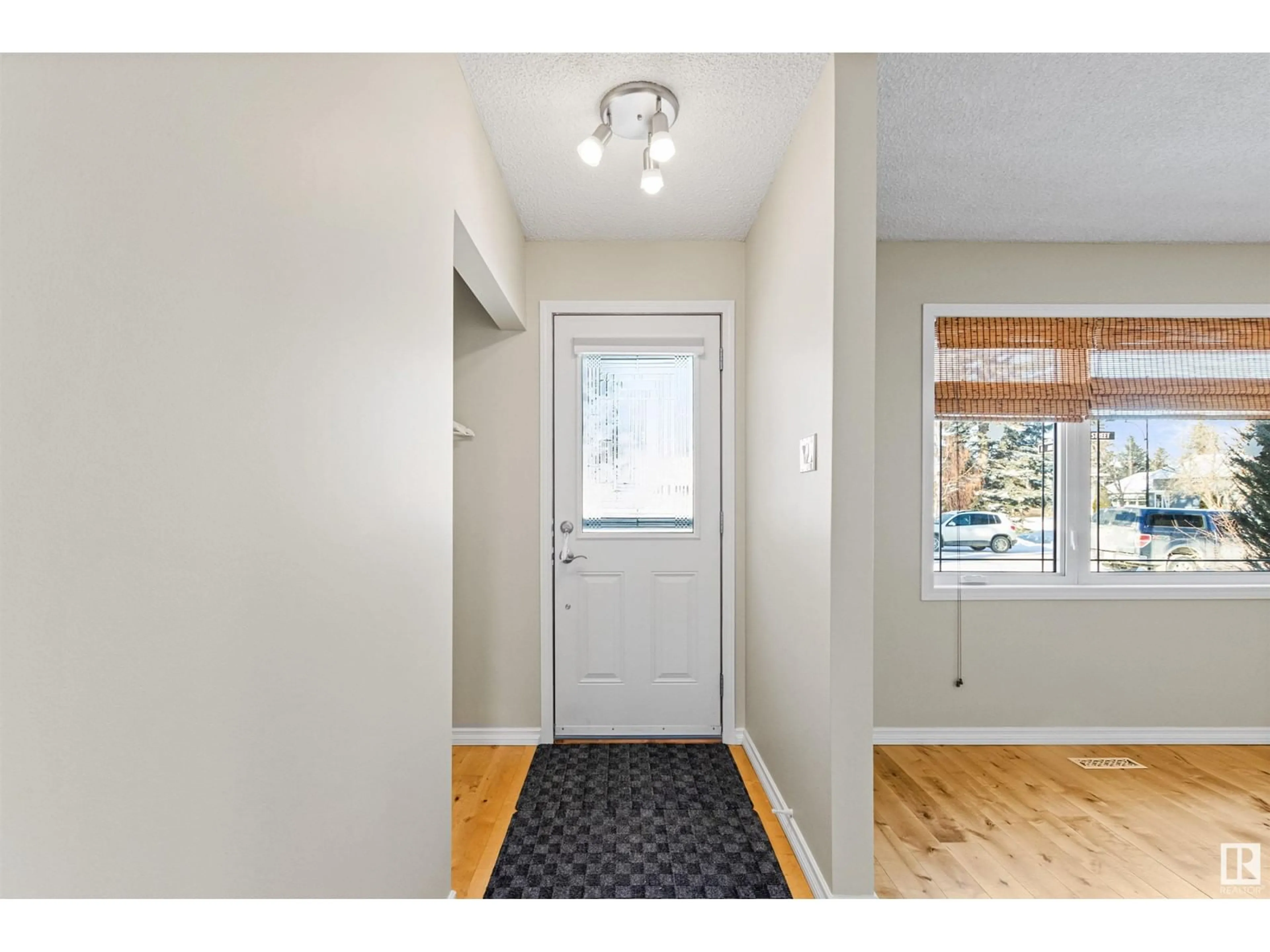 Indoor entryway for 8519 143 ST NW, Edmonton Alberta T5R0N9