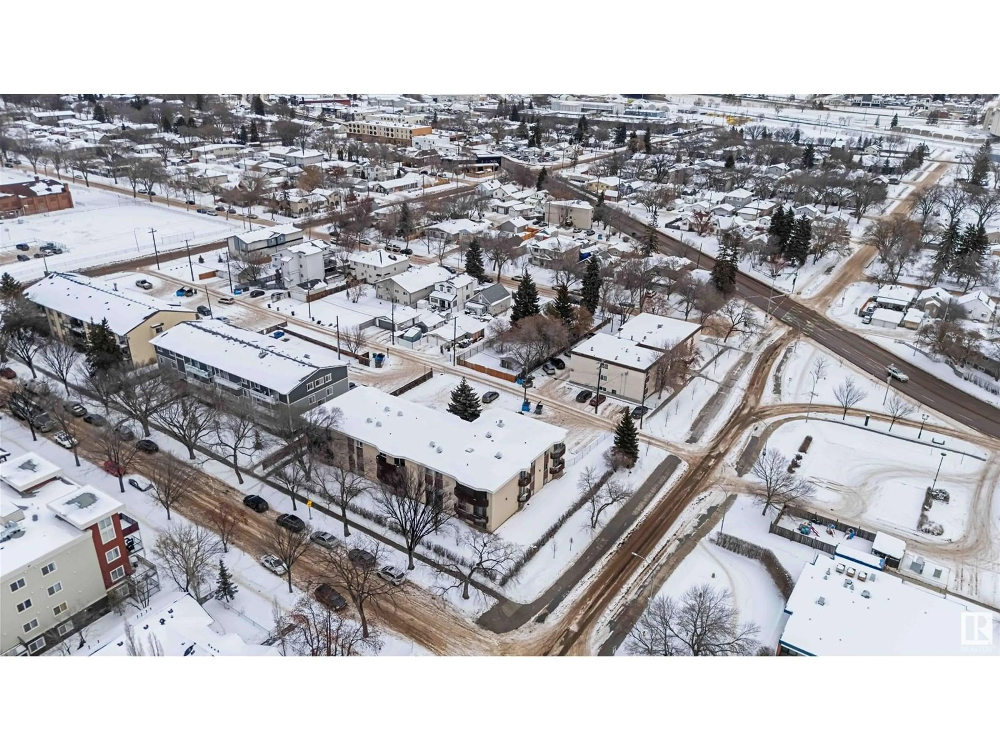 A pic from outside/outdoor area/front of a property/back of a property/a pic from drone, building for #202 - 11907 81 ST, Edmonton Alberta T5B2S7