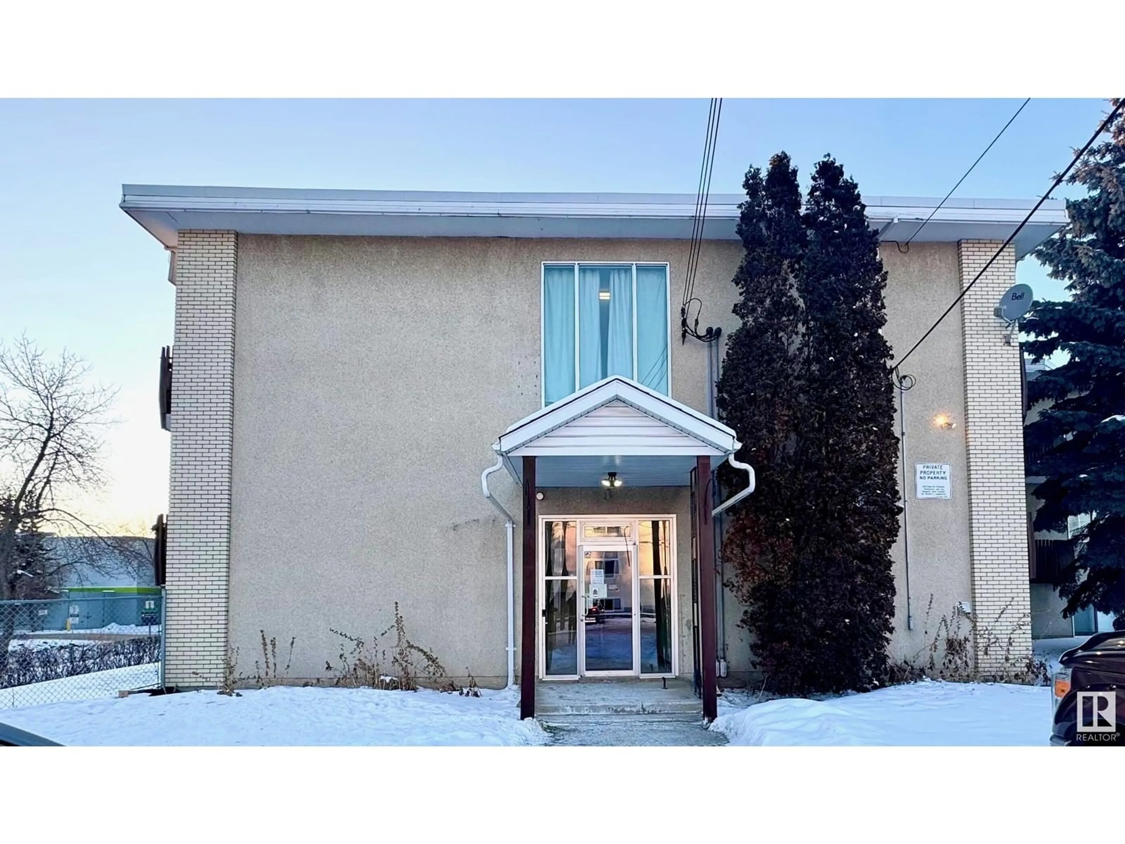 Indoor foyer for #202 11907 81 ST NW, Edmonton Alberta T5B2S7