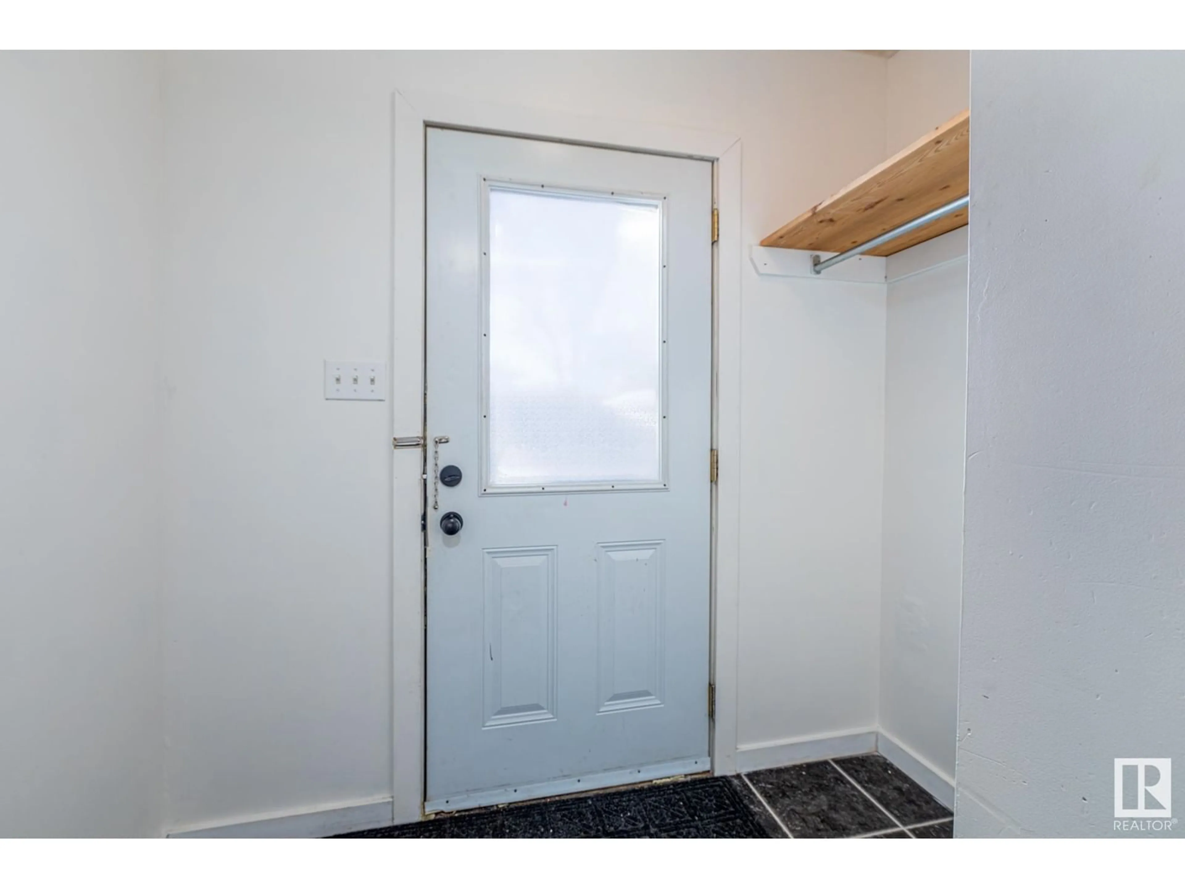 Indoor entryway for 8754 81 AV NW, Edmonton Alberta T6C0W6