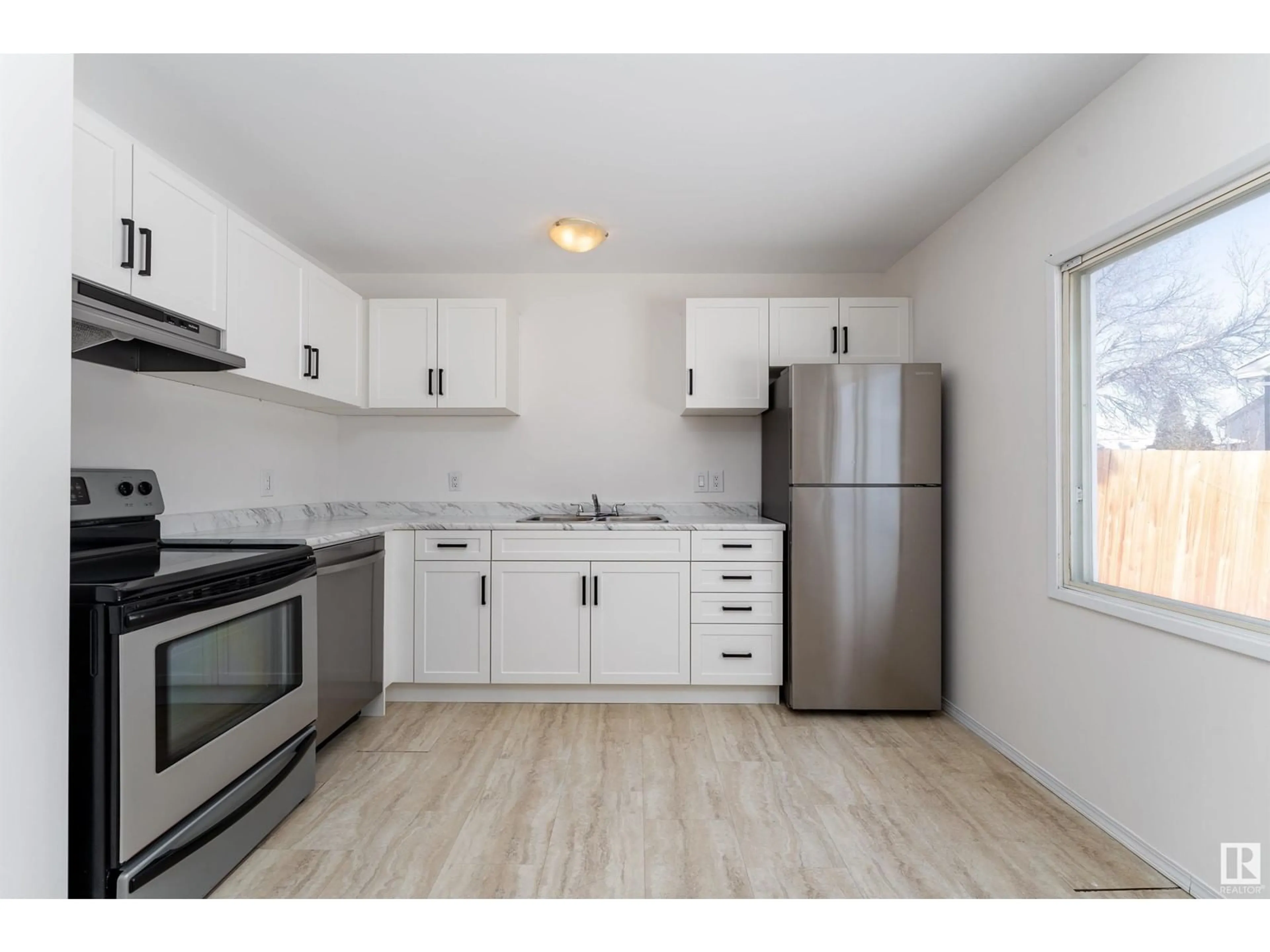 Standard kitchen, wood/laminate floor for 3307 46 ST NW, Edmonton Alberta T6L4R8