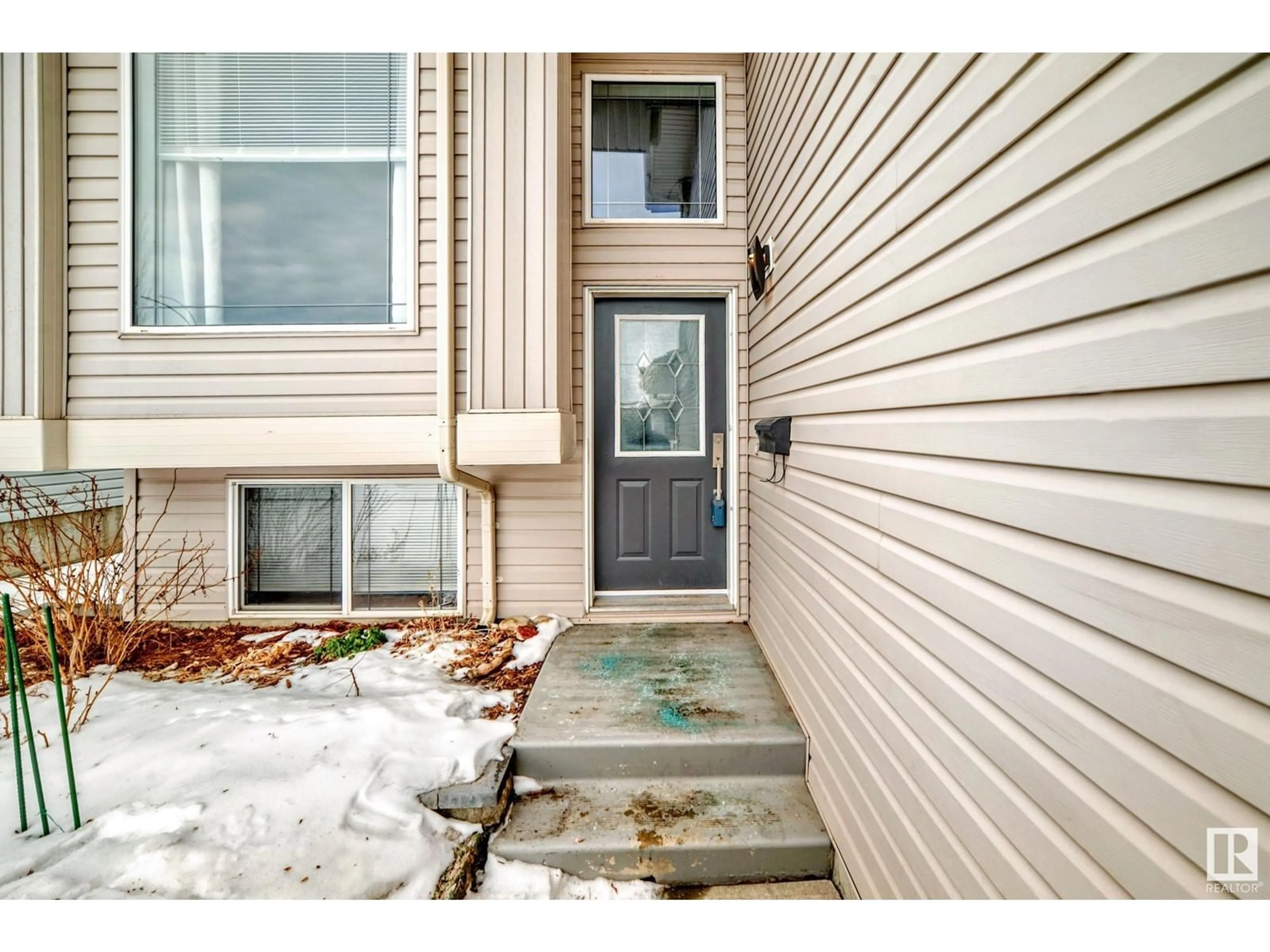 Indoor entryway for 42 DELWOOD PL, St. Albert Alberta T5S0K9