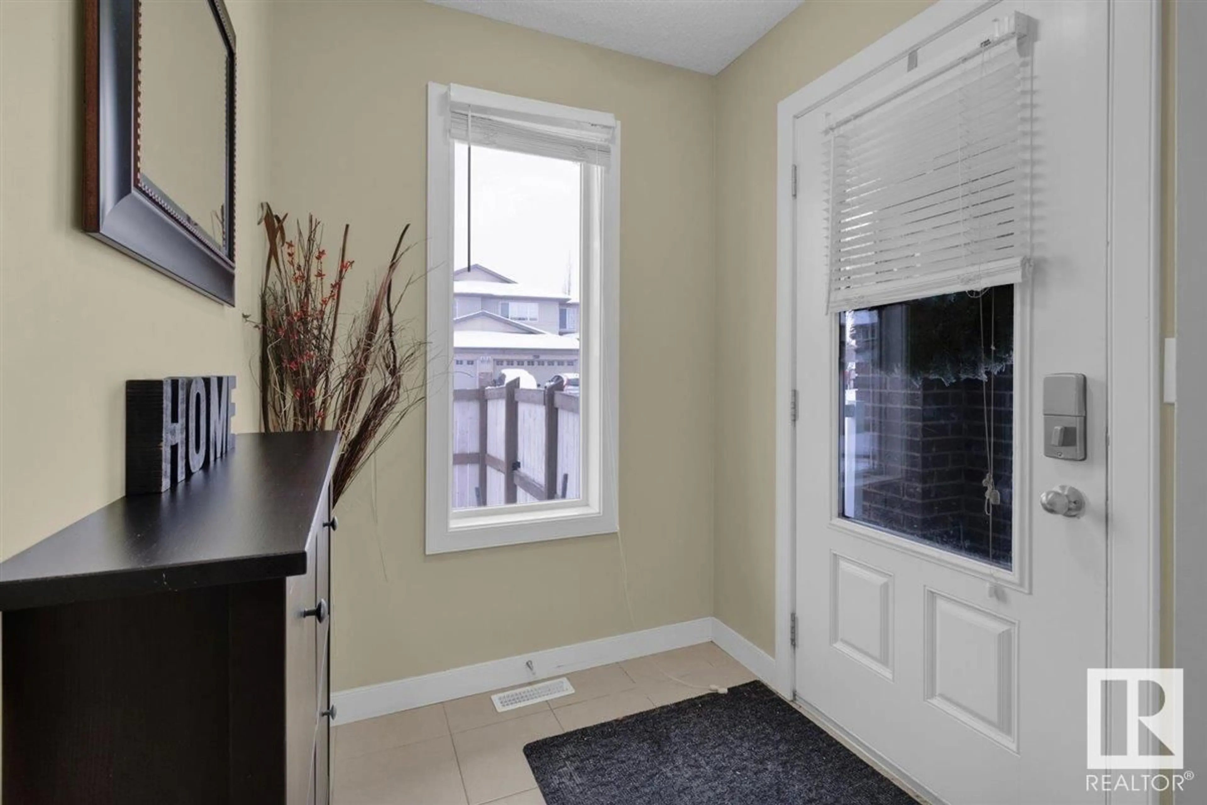 Indoor entryway for 6036 SUNBROOK LD, Sherwood Park Alberta T8H0J6