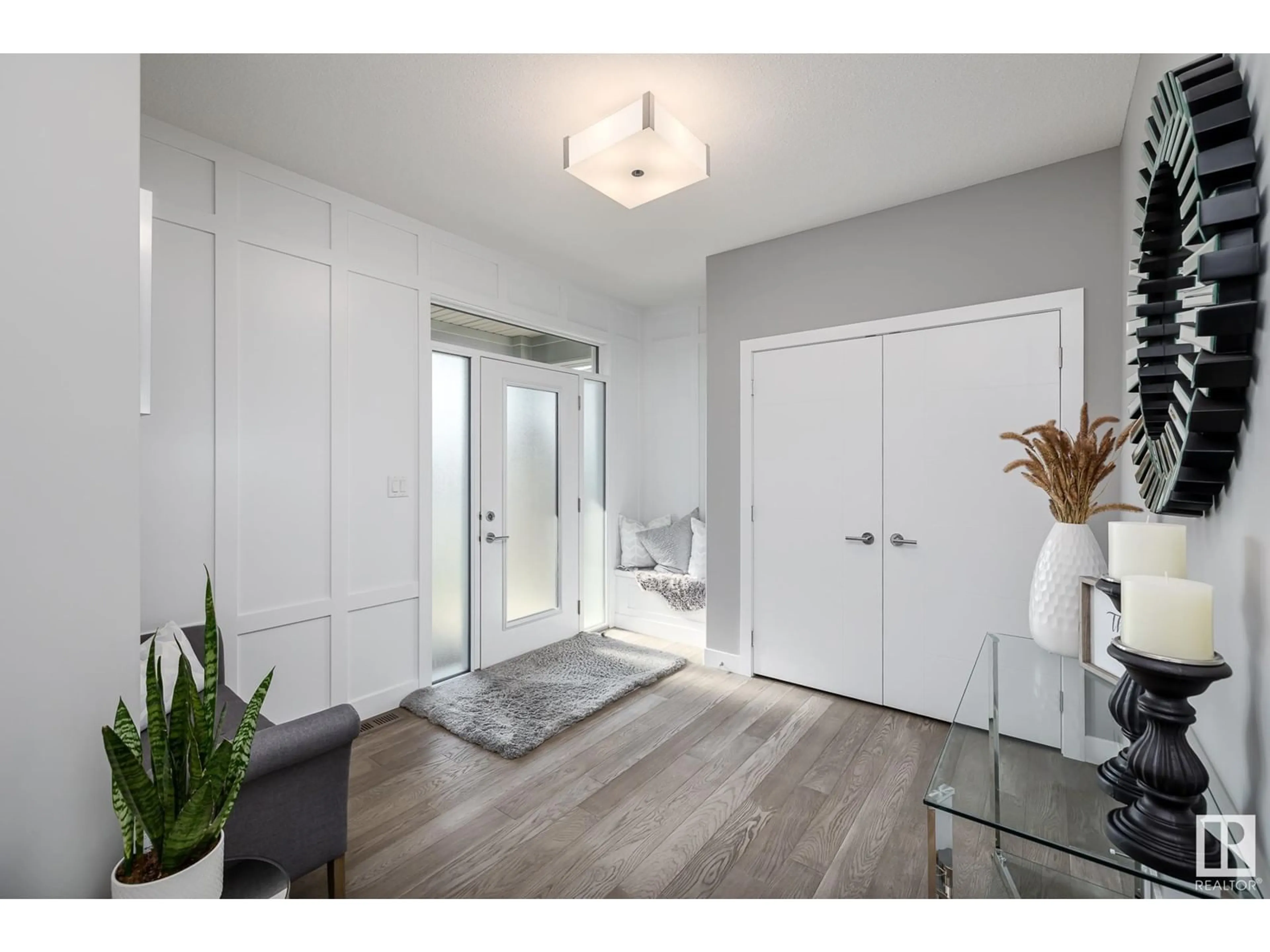 Indoor entryway for 2252 KELLY CR SW, Edmonton Alberta T6W3R9