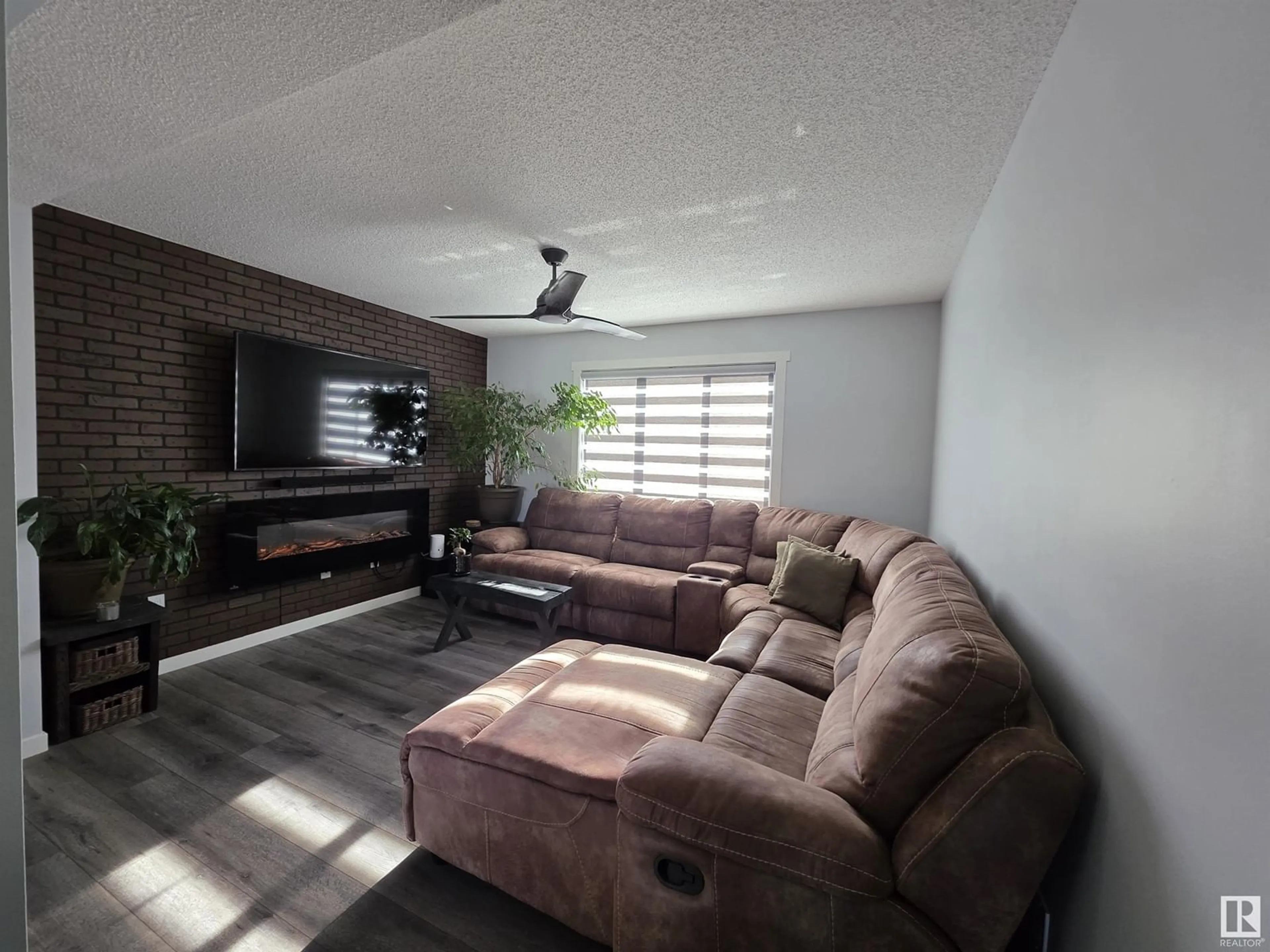 Living room with furniture, unknown for 19649 28 AV, Edmonton Alberta T6M1M1